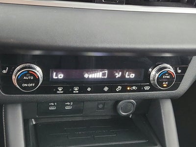 2025 Mitsubishi Outlander Base
