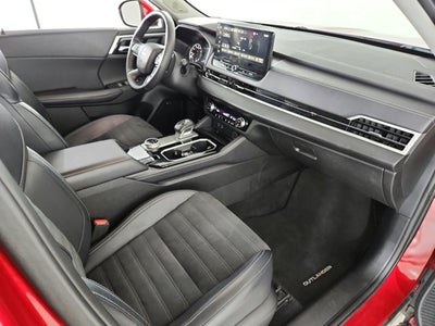 2025 Mitsubishi Outlander Base
