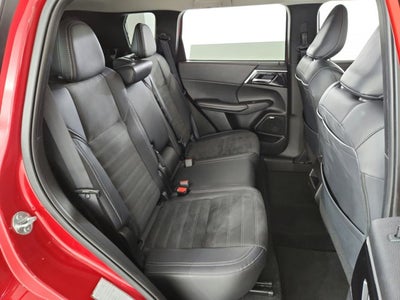 2025 Mitsubishi Outlander Base