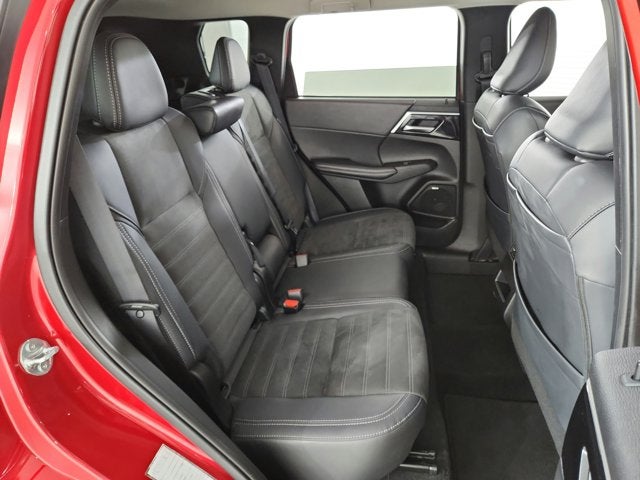 2025 Mitsubishi Outlander Base