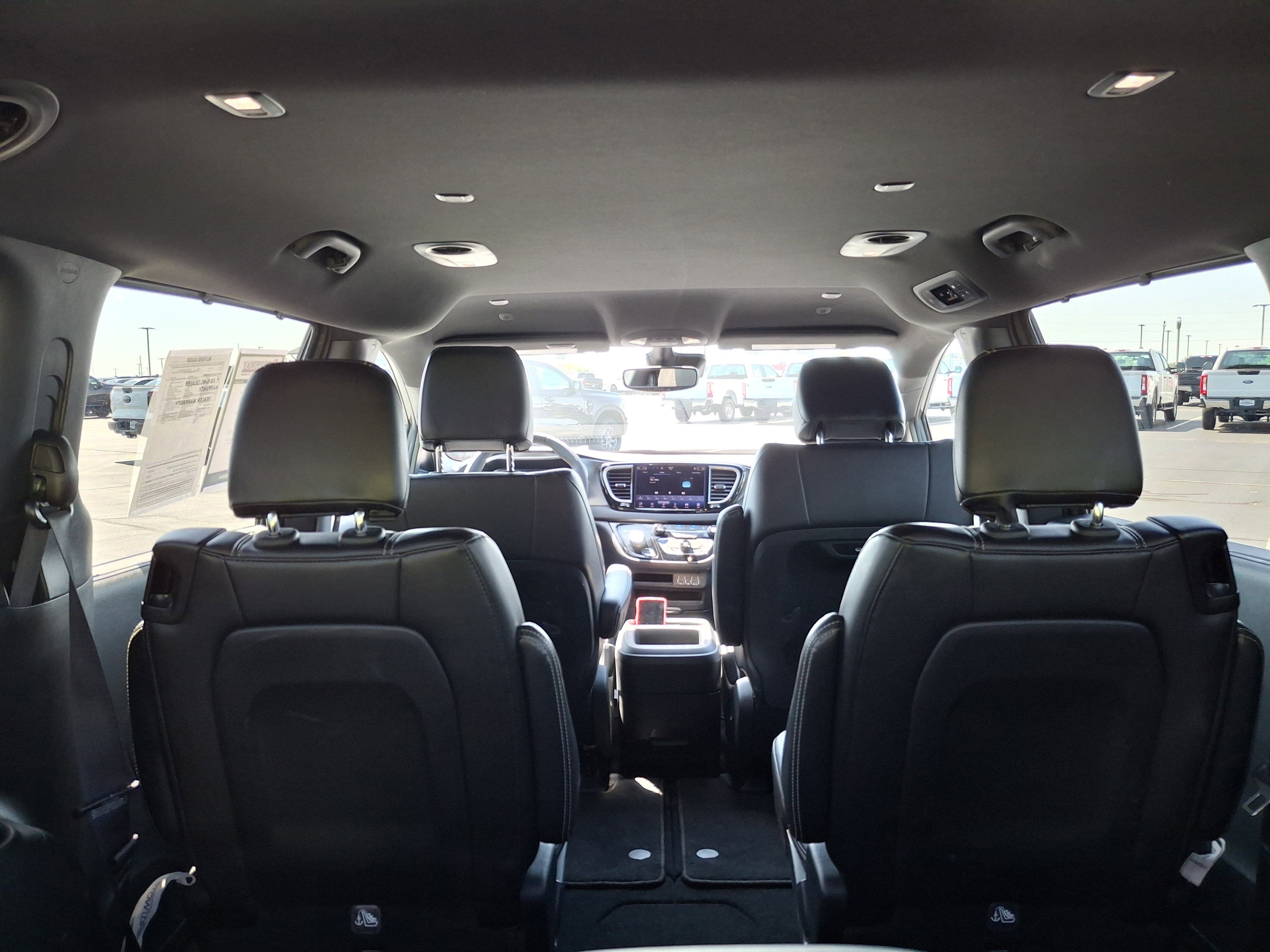 2025 Chrysler Pacifica Select