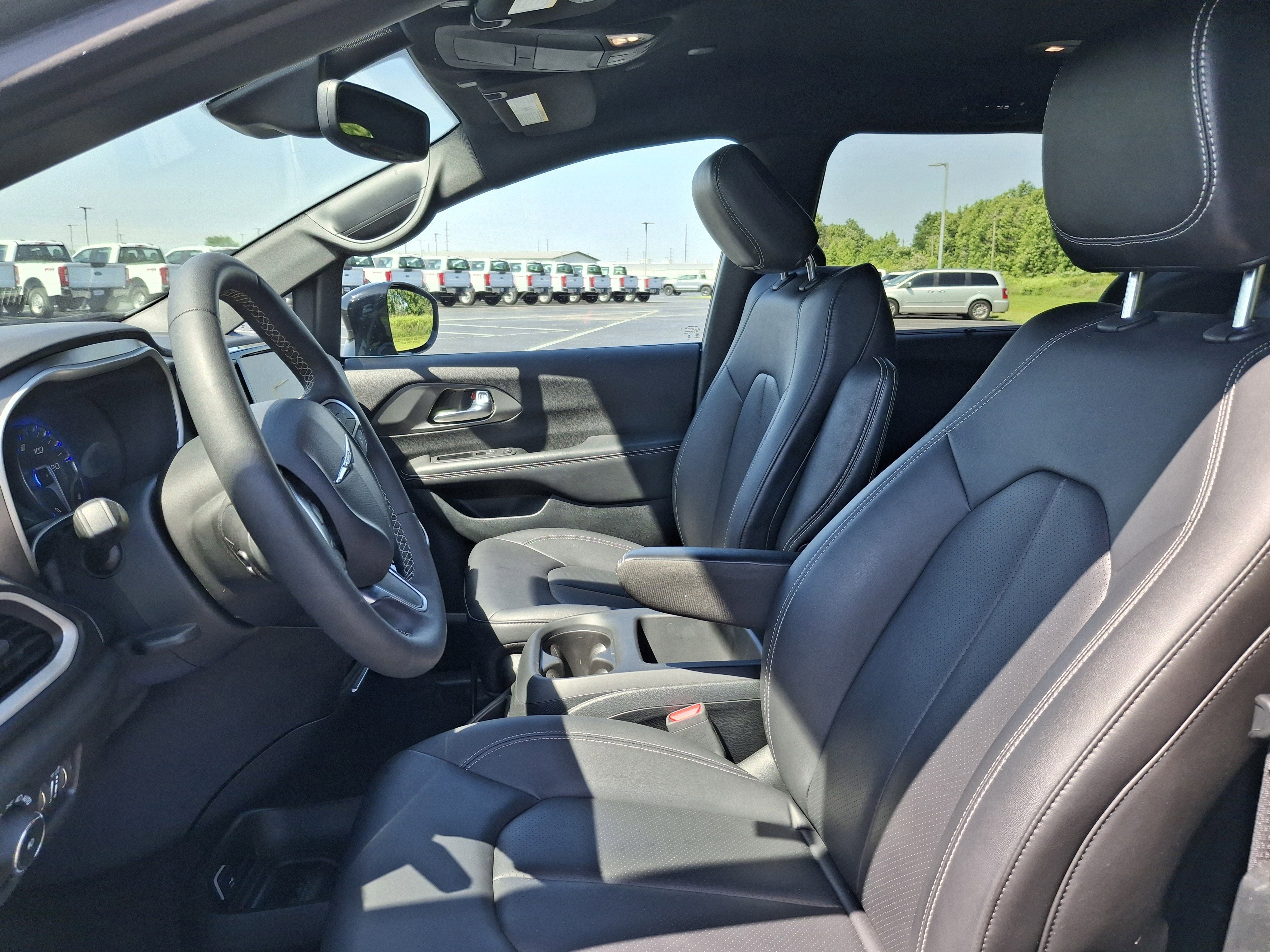 2025 Chrysler Pacifica Select