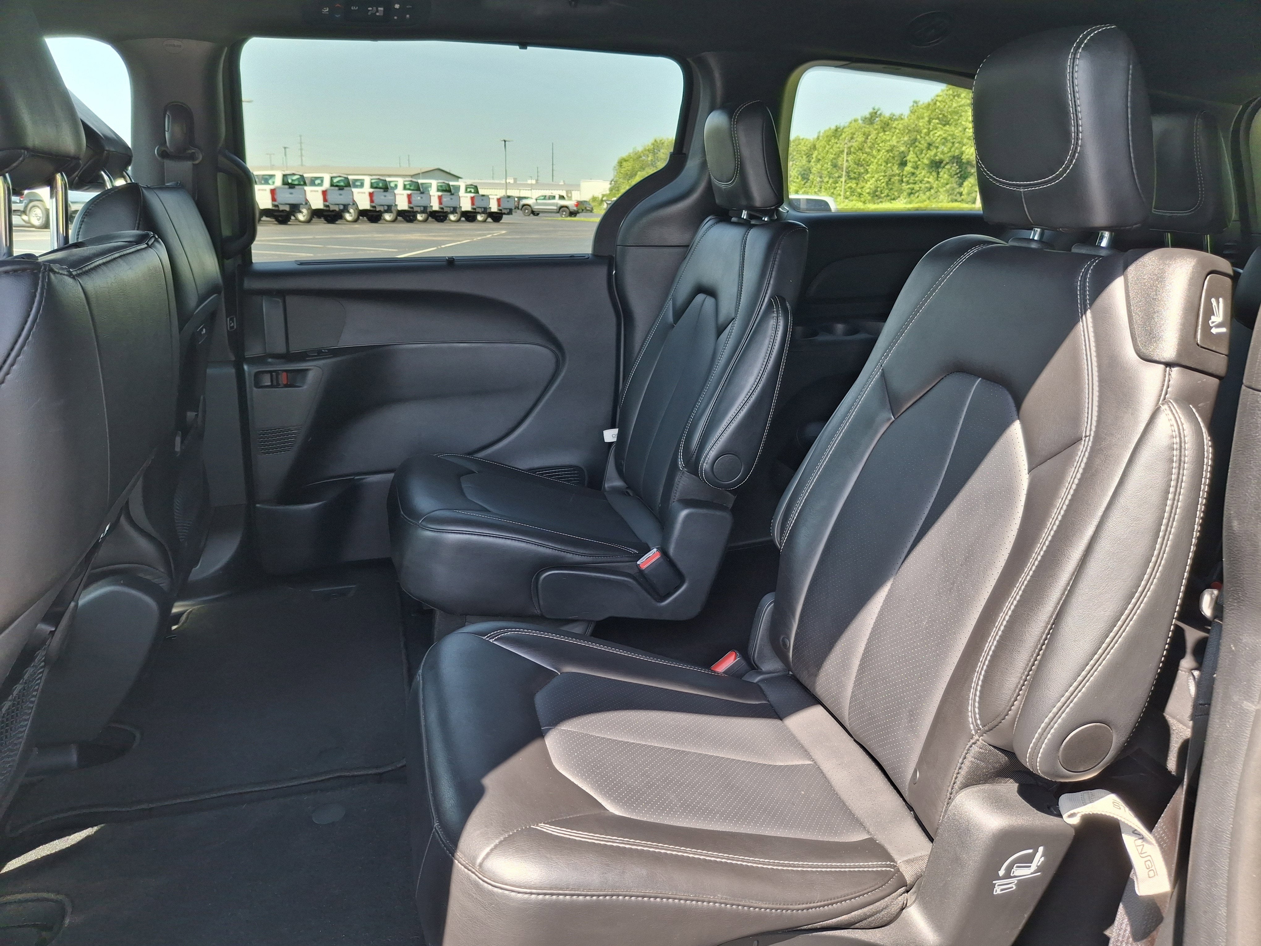 2025 Chrysler Pacifica Select