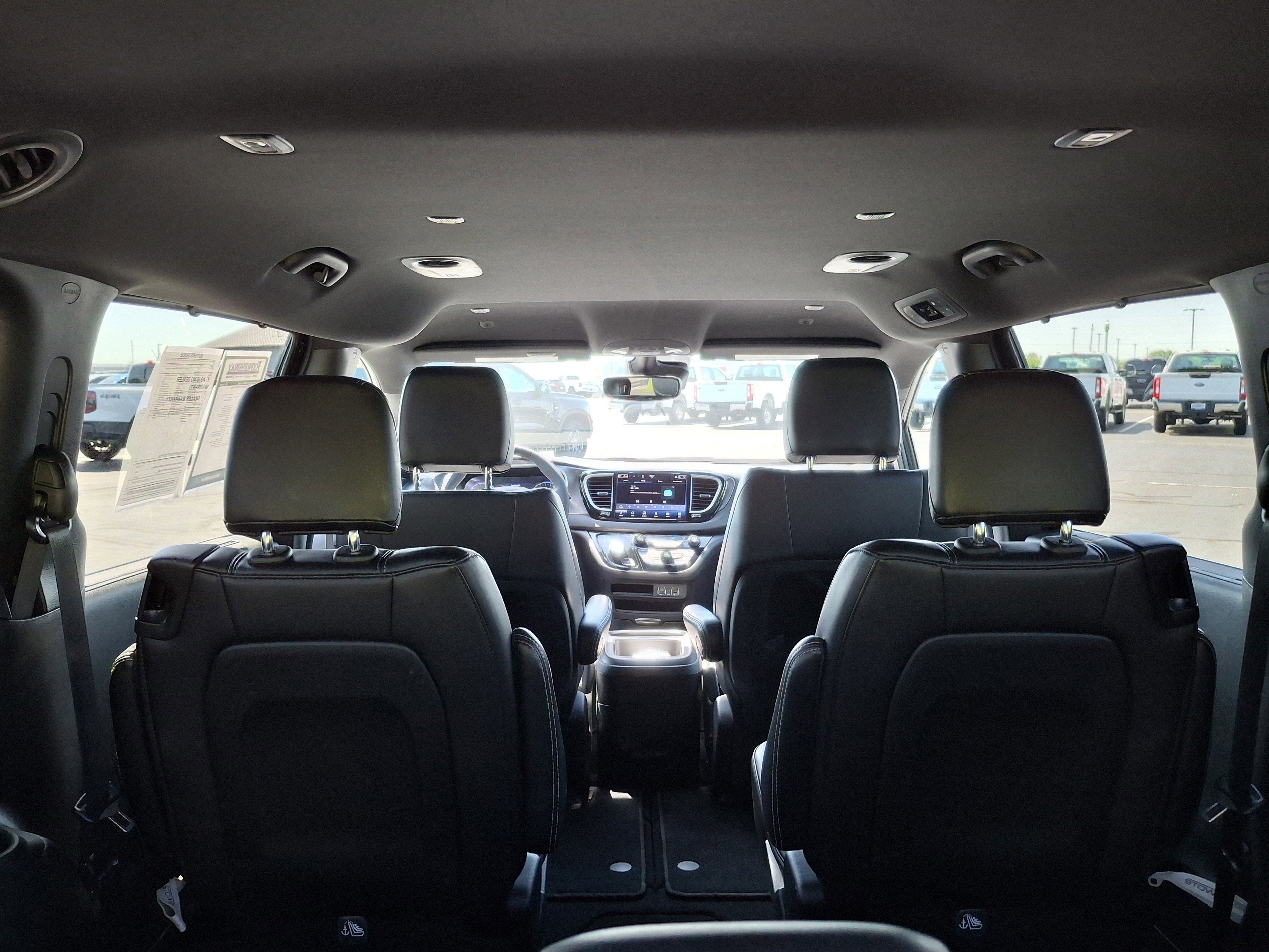 2025 Chrysler Pacifica Select