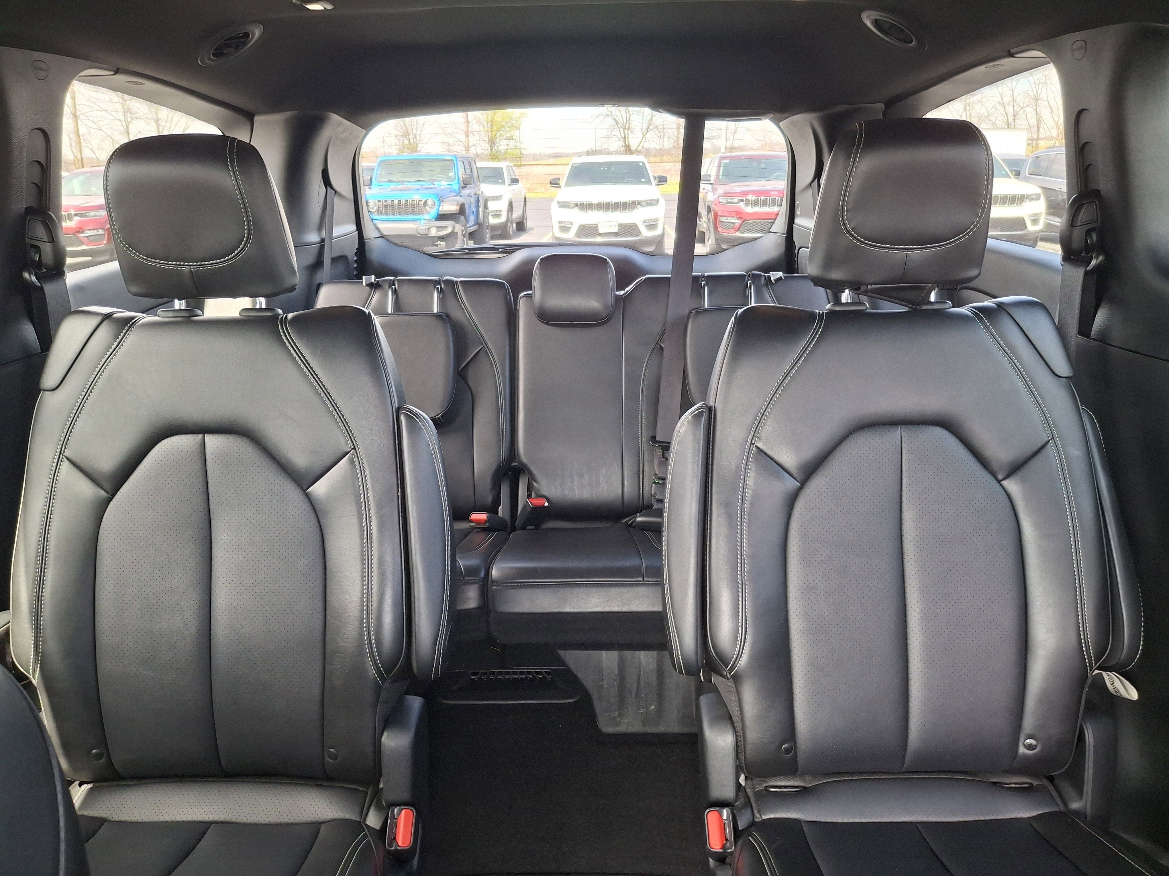 2025 Chrysler Pacifica Select