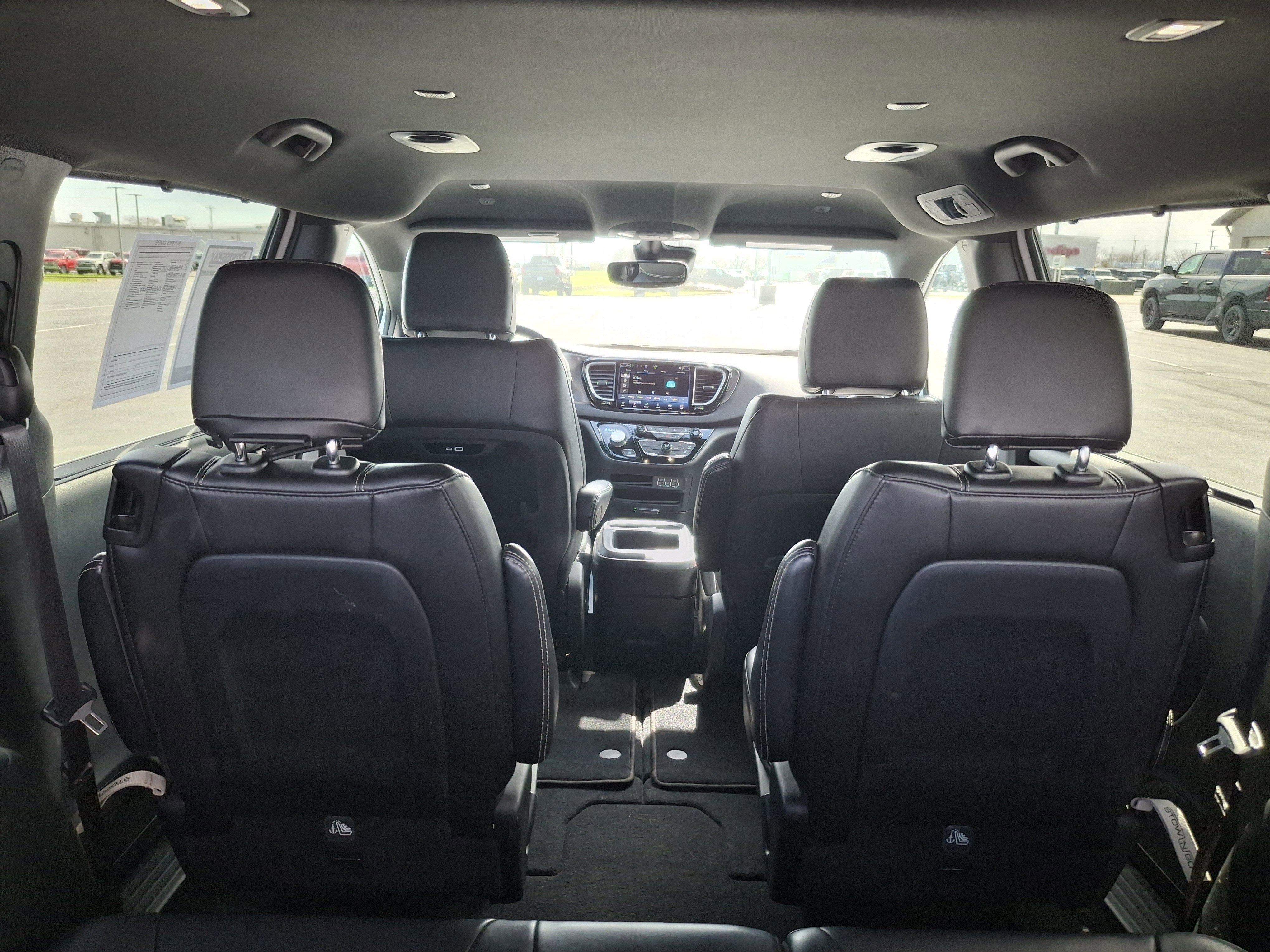 2025 Chrysler Pacifica Select