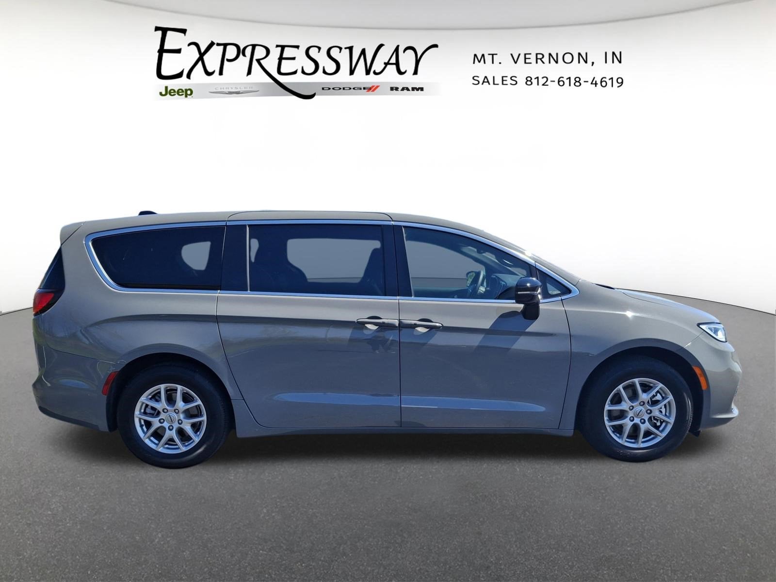 2025 Chrysler Pacifica Select