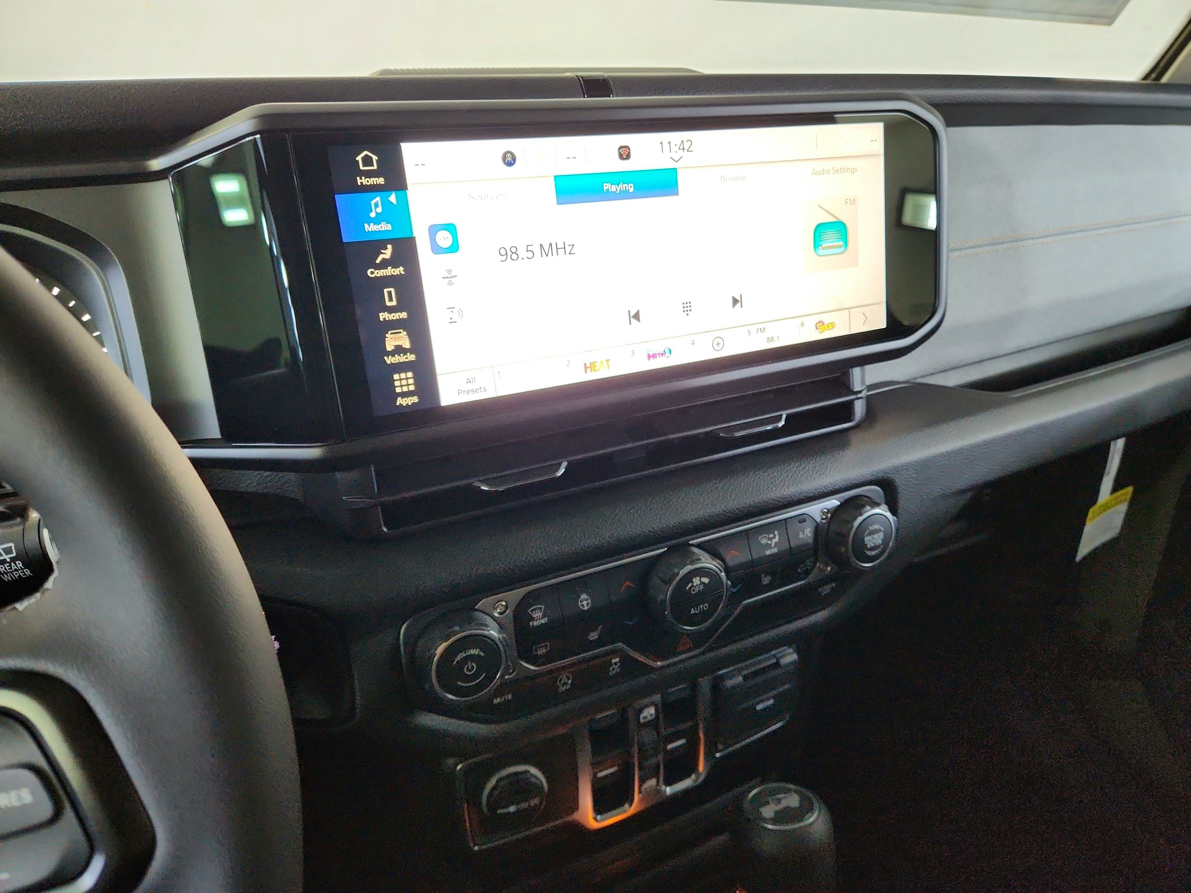 2025 Jeep Wrangler JEEP WRANGLER 4-DOOR SPORT