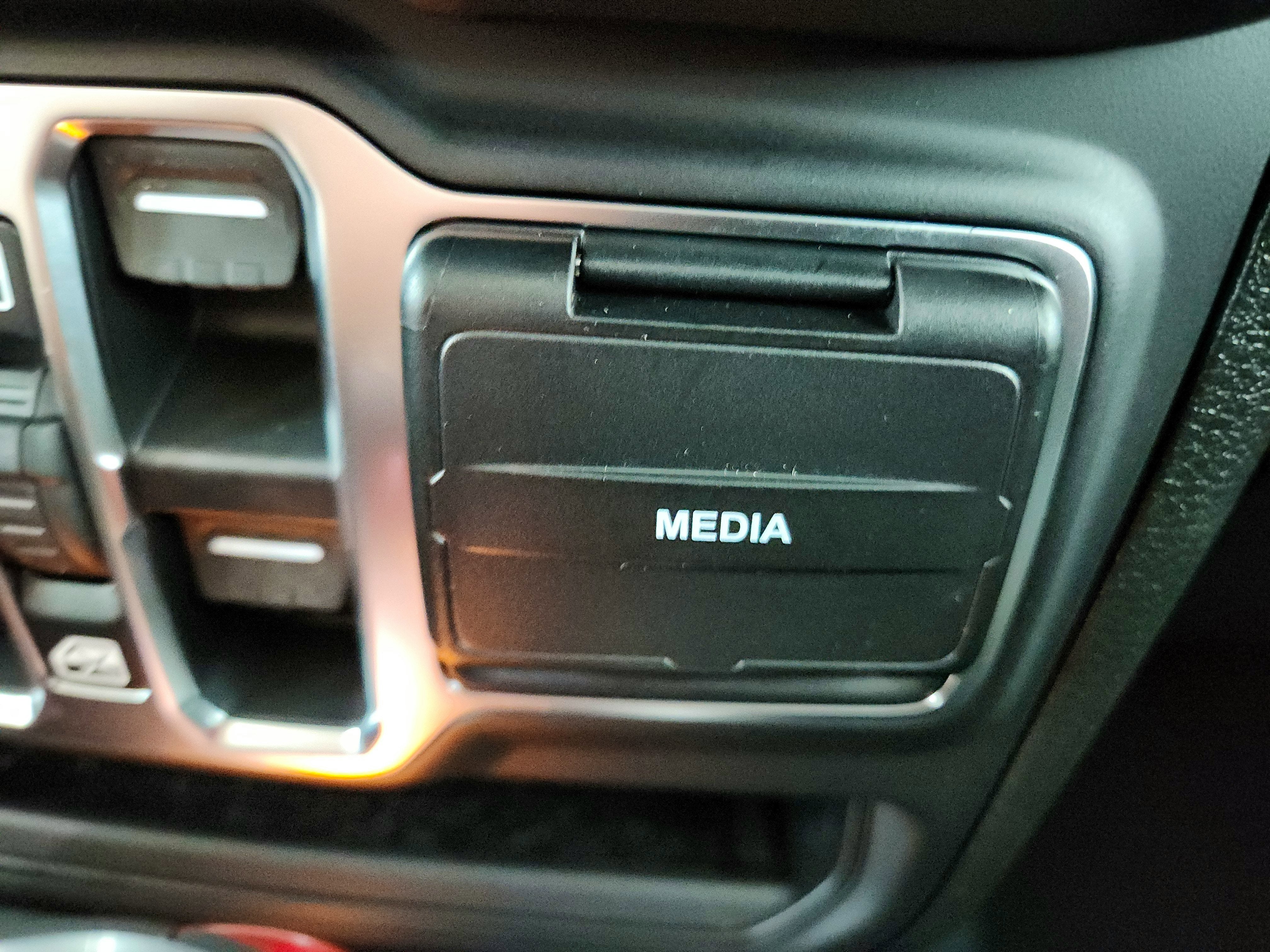 2026 Jeep Wrangler JEEP WRANGLER 4-DOOR SAHARA