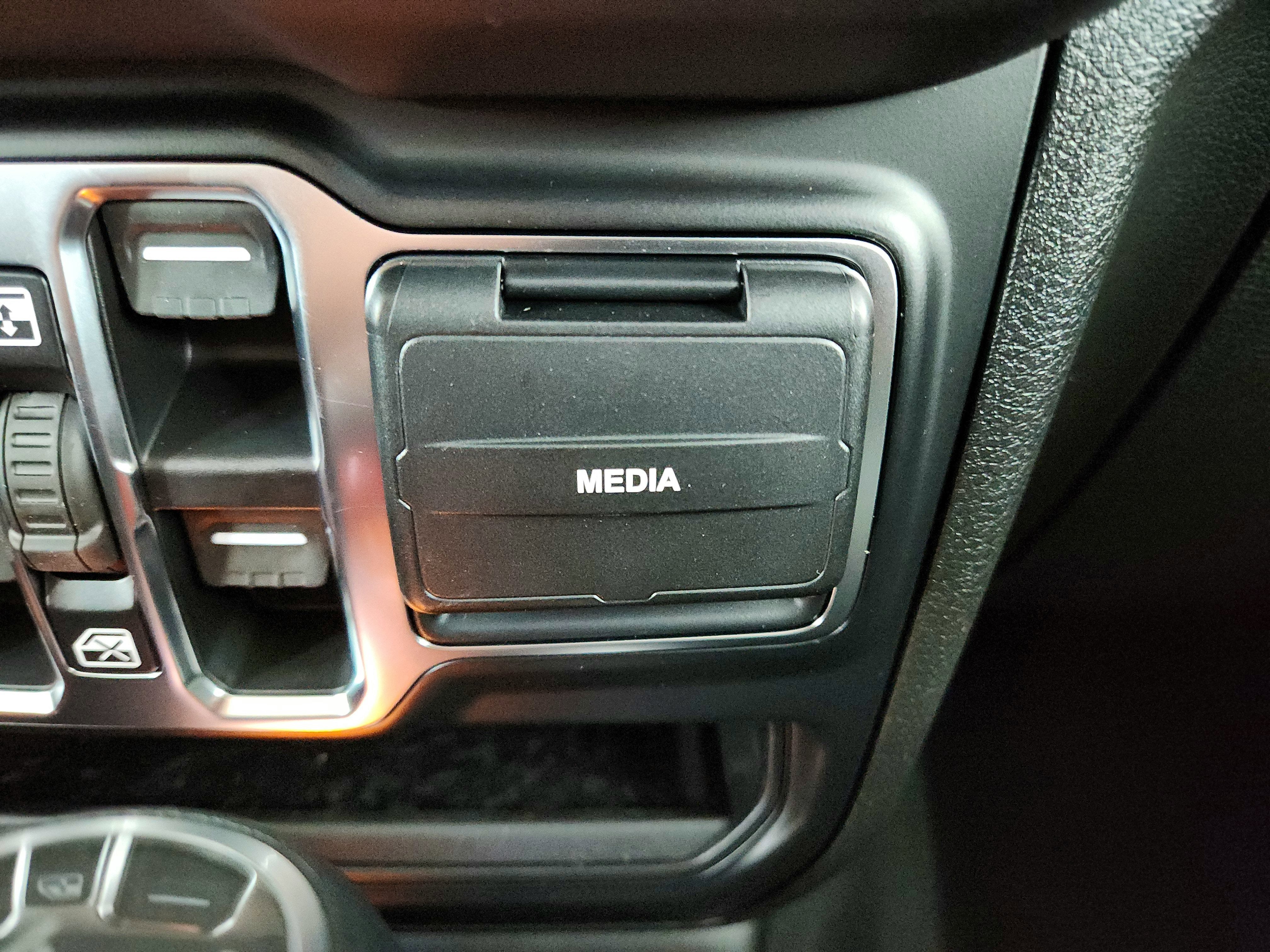 2026 Jeep Wrangler JEEP WRANGLER 4-DOOR SAHARA