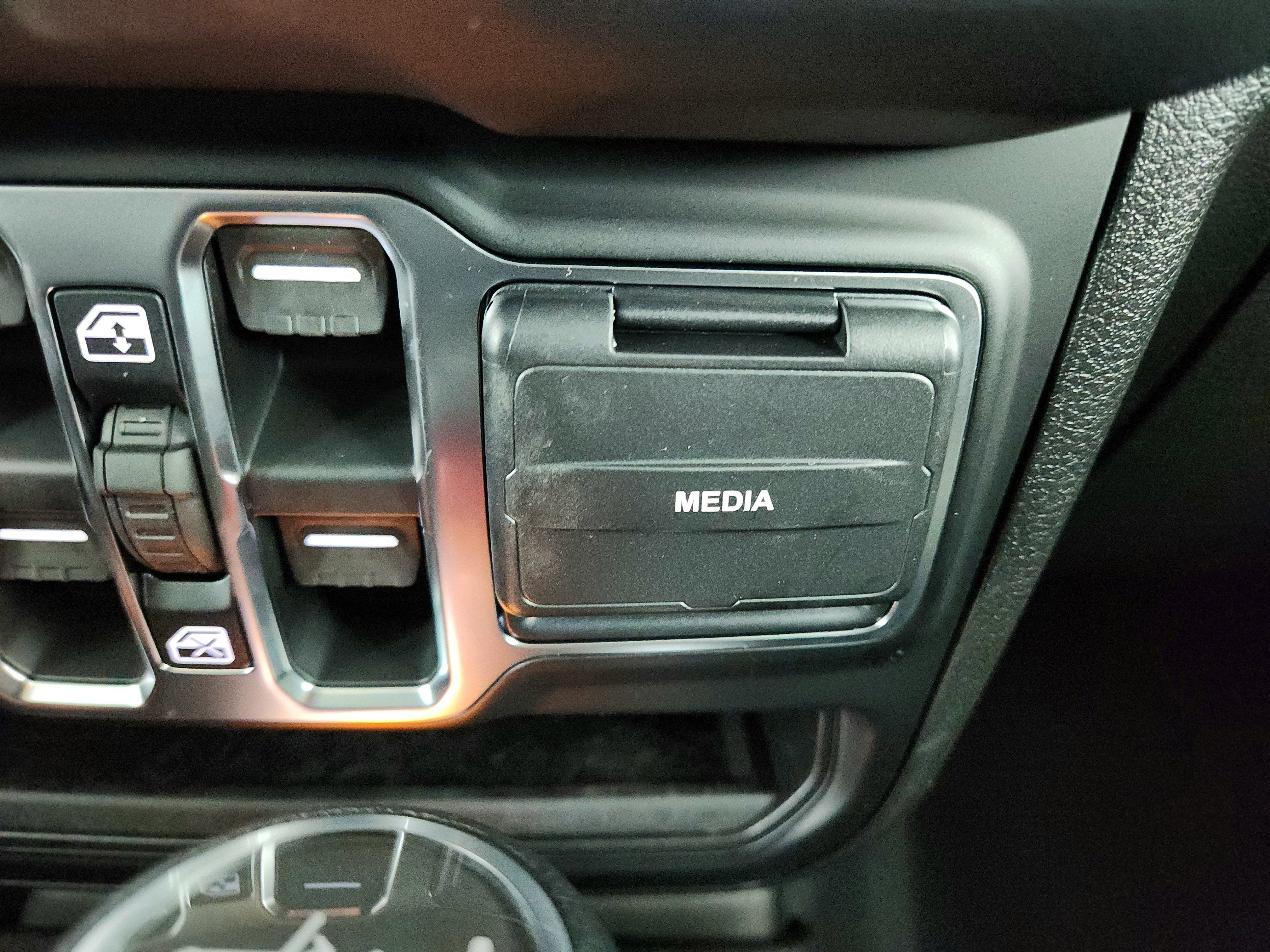 2026 Jeep Wrangler JEEP WRANGLER 4-DOOR SAHARA