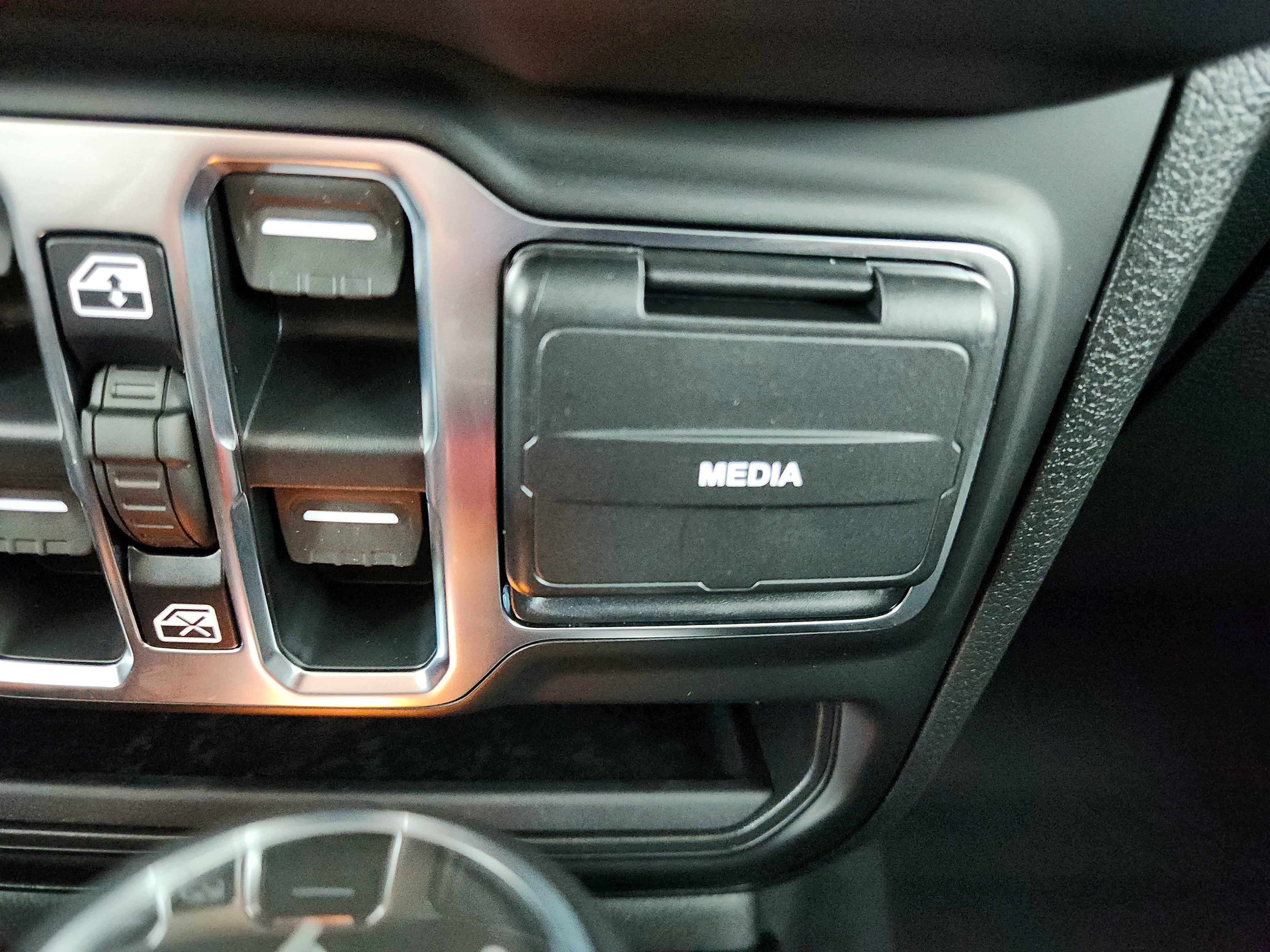 2026 Jeep Wrangler JEEP WRANGLER 4-DOOR SAHARA