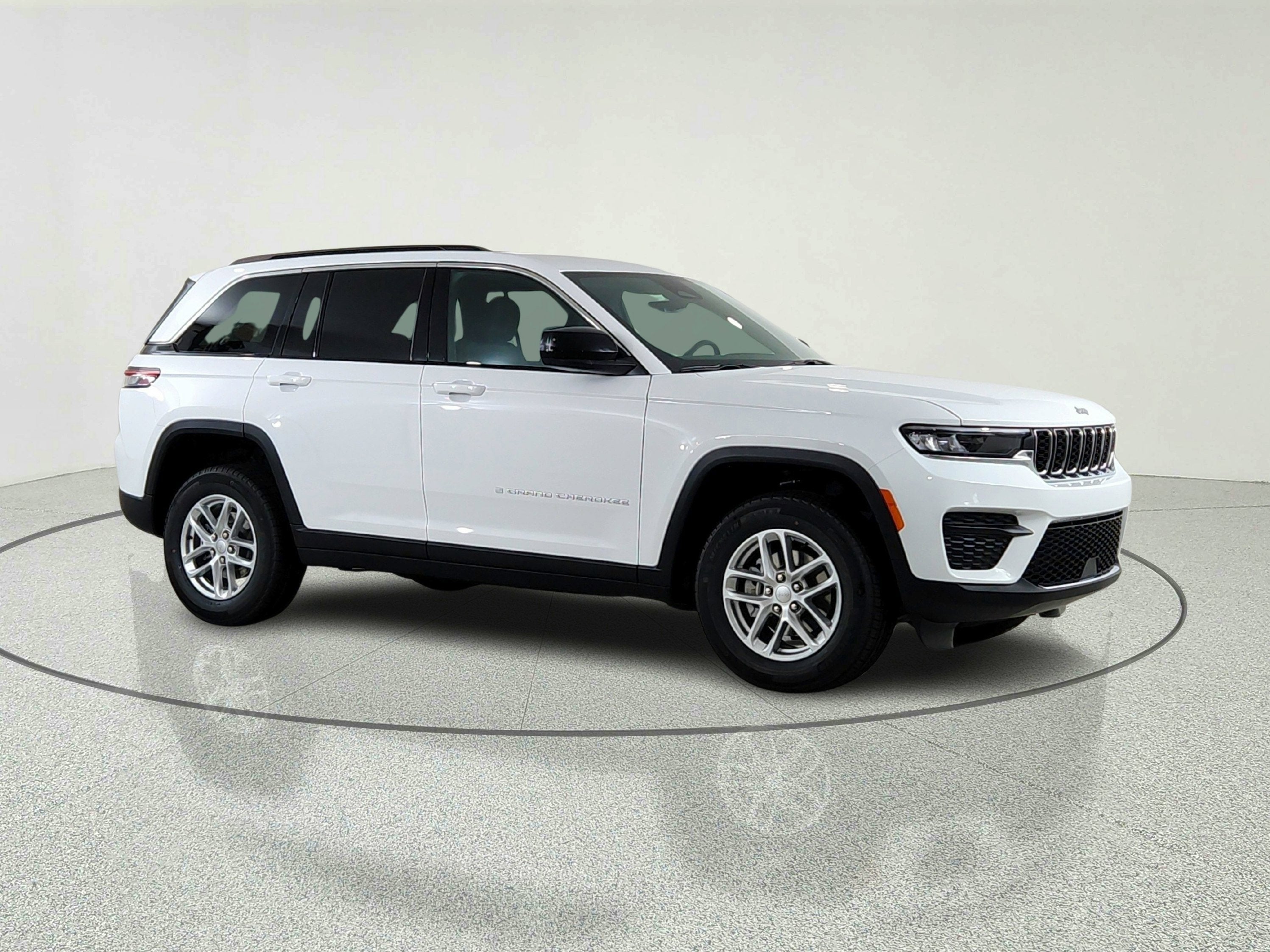 2026 Jeep Grand Cherokee JEEP GRAND CHEROKEE LAREDO 4X2