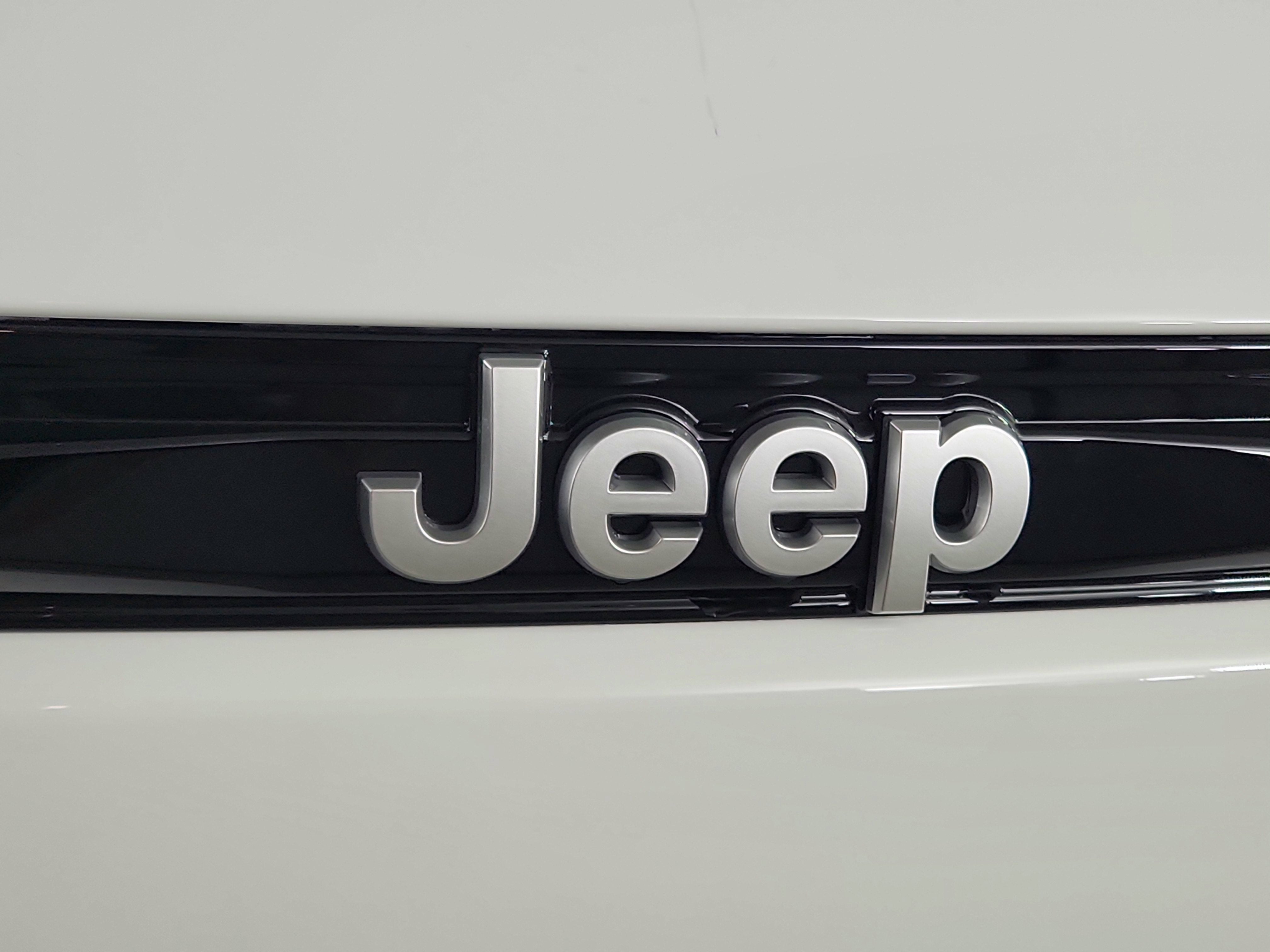 2026 Jeep Grand Cherokee JEEP GRAND CHEROKEE LAREDO 4X2