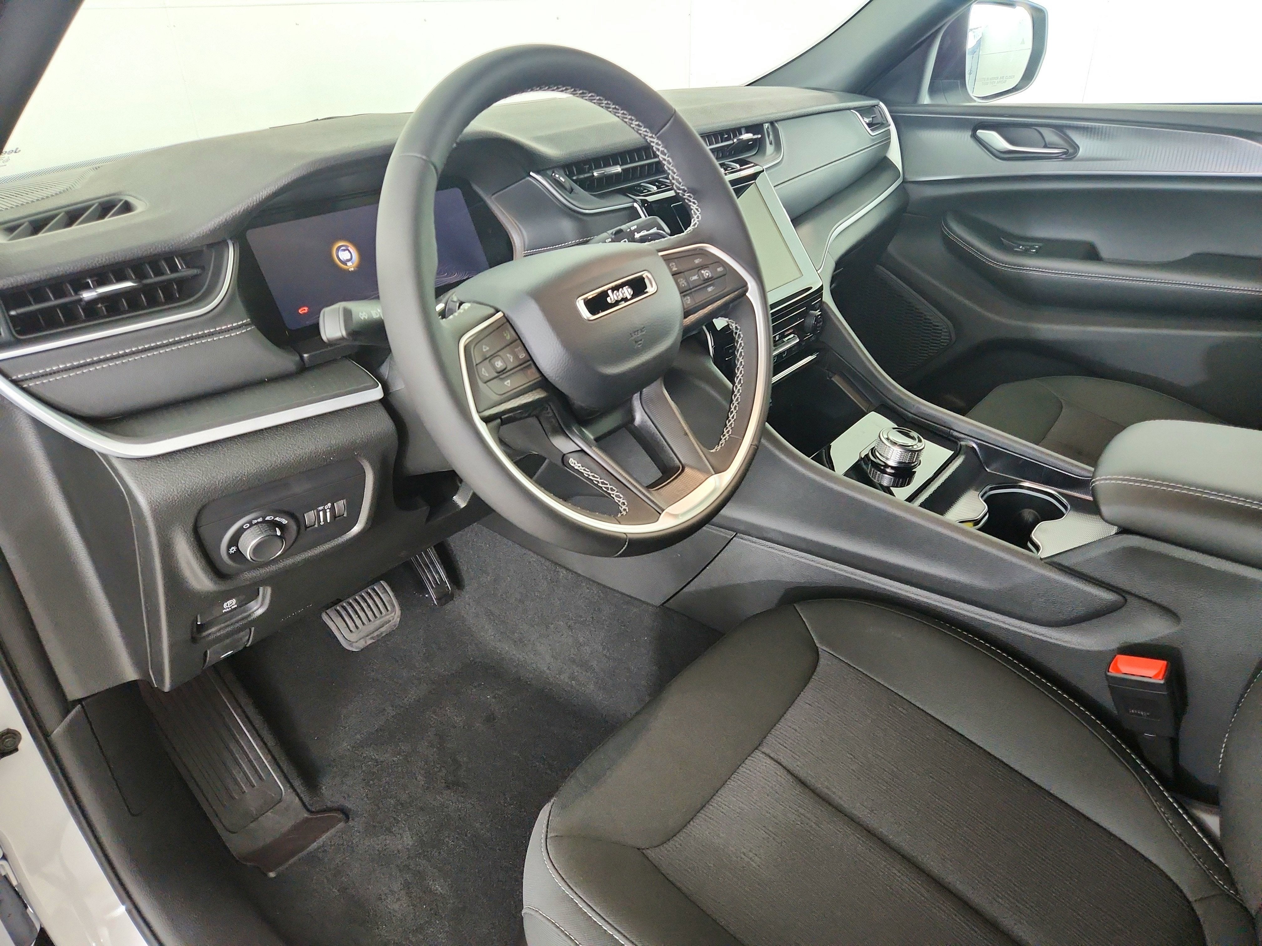 2026 Jeep Grand Cherokee JEEP GRAND CHEROKEE LAREDO 4X2