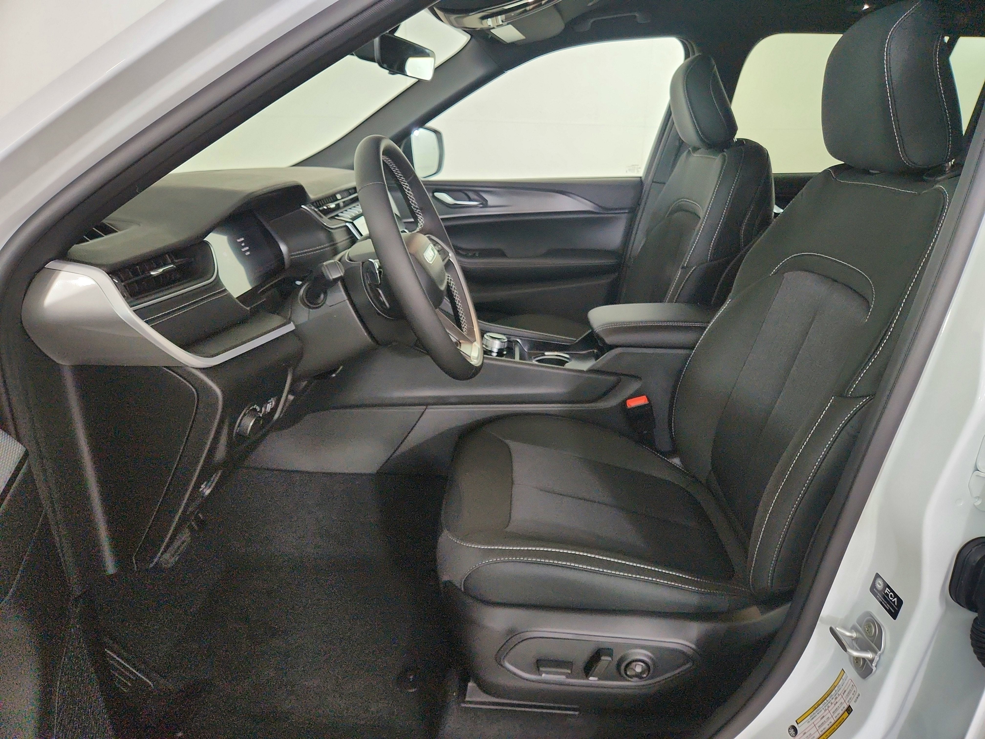 2026 Jeep Grand Cherokee JEEP GRAND CHEROKEE LAREDO 4X2