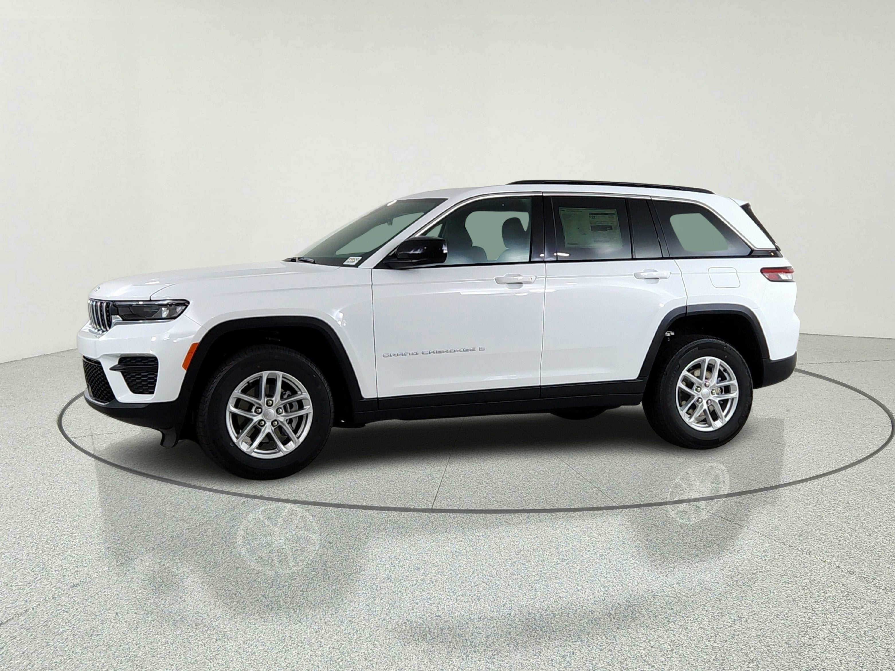 2026 Jeep Grand Cherokee JEEP GRAND CHEROKEE LAREDO 4X2