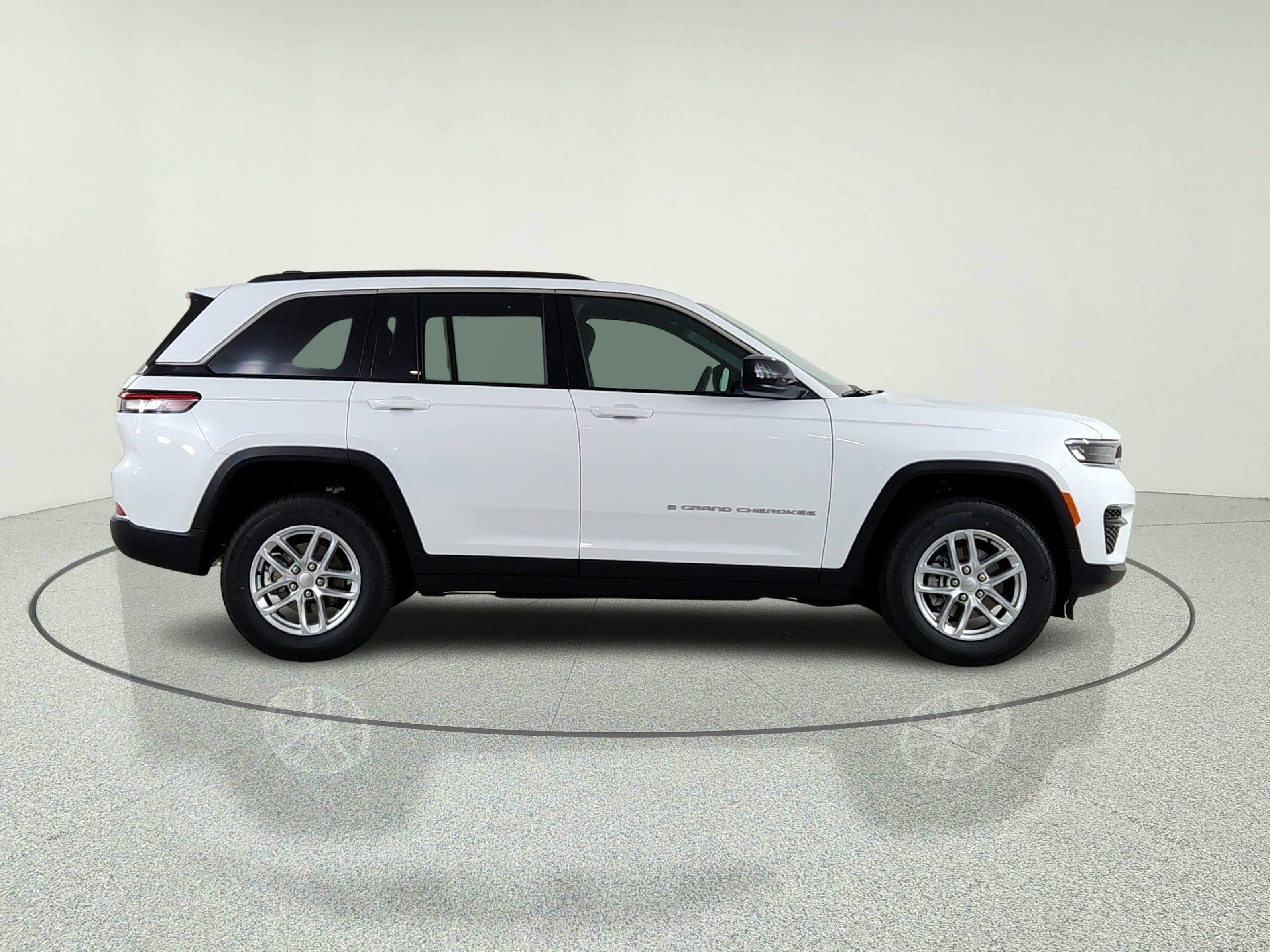 2026 Jeep Grand Cherokee JEEP GRAND CHEROKEE LAREDO 4X2