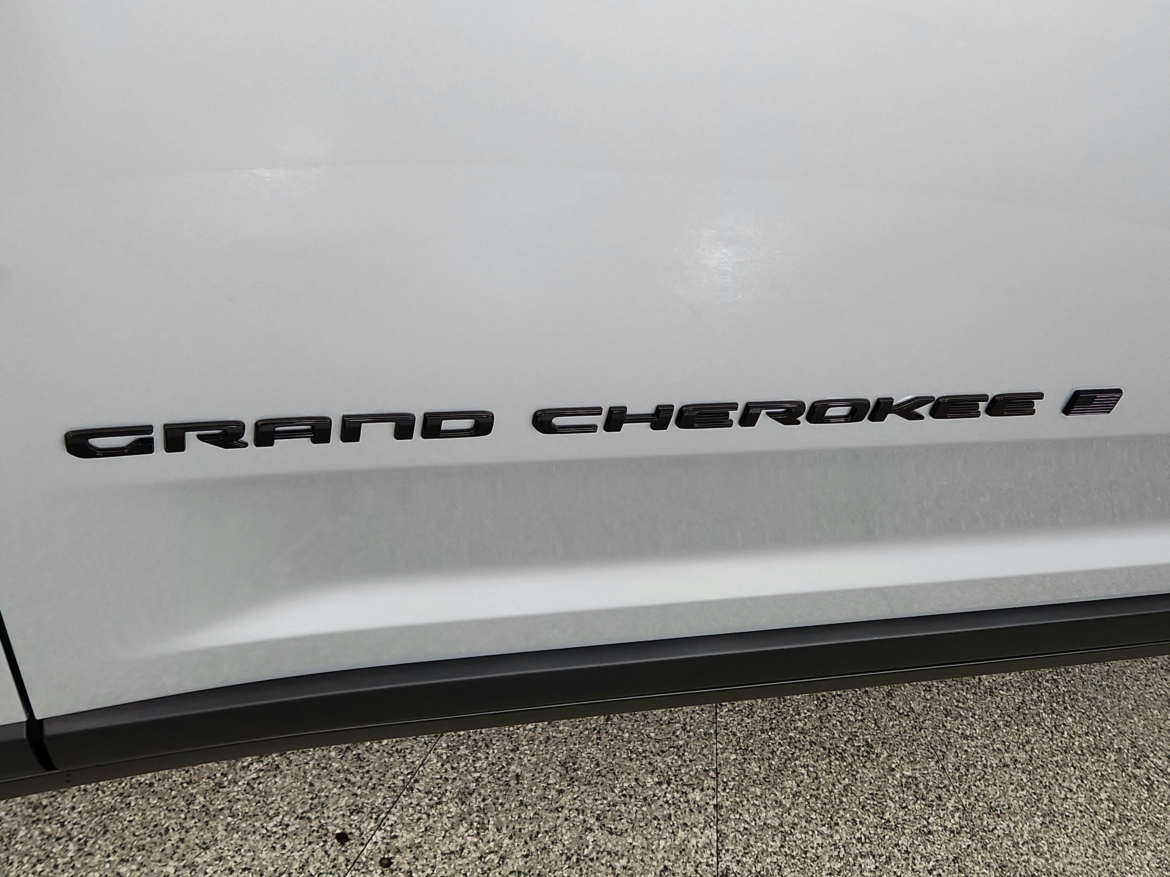 2025 Jeep Grand Cherokee JEEP GRAND CHEROKEE LAREDO 4X4