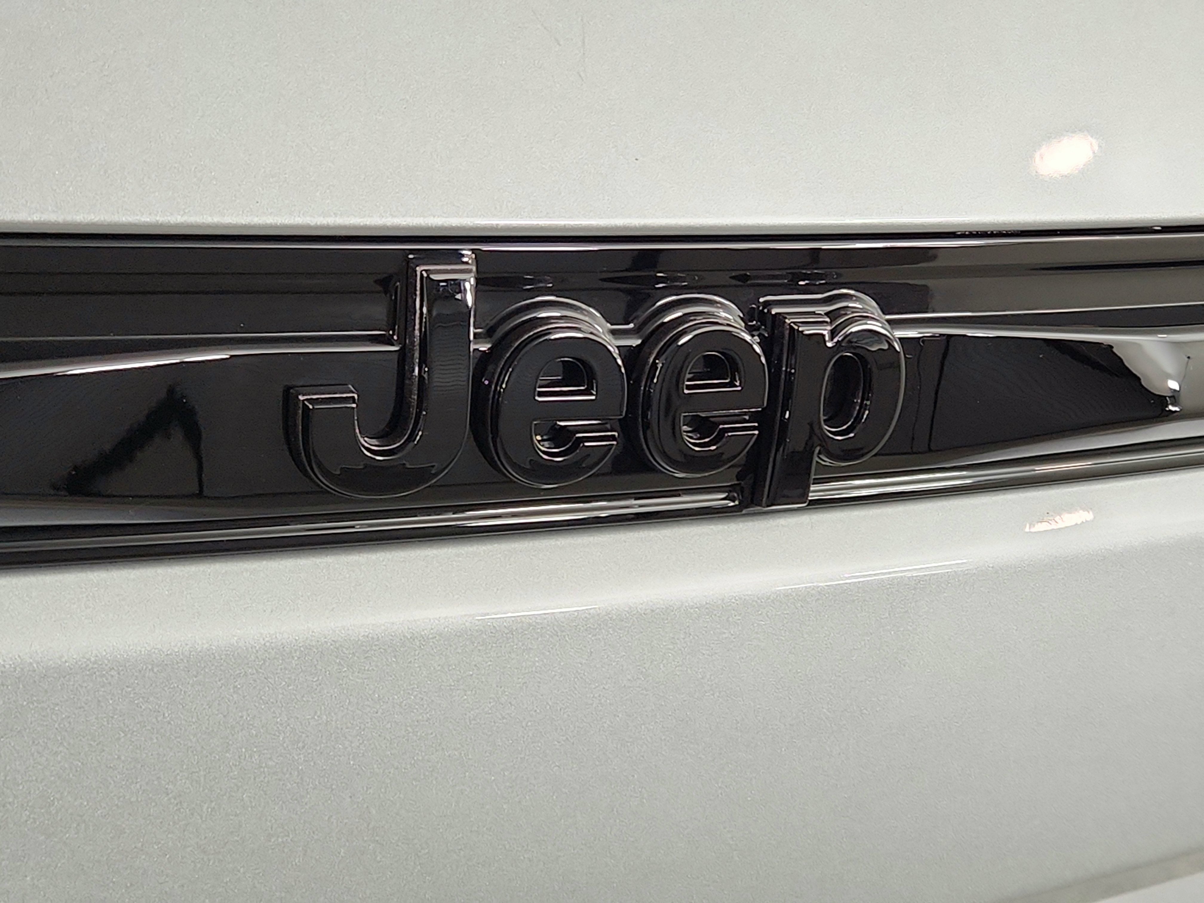 2025 Jeep Grand Cherokee JEEP GRAND CHEROKEE LAREDO 4X4