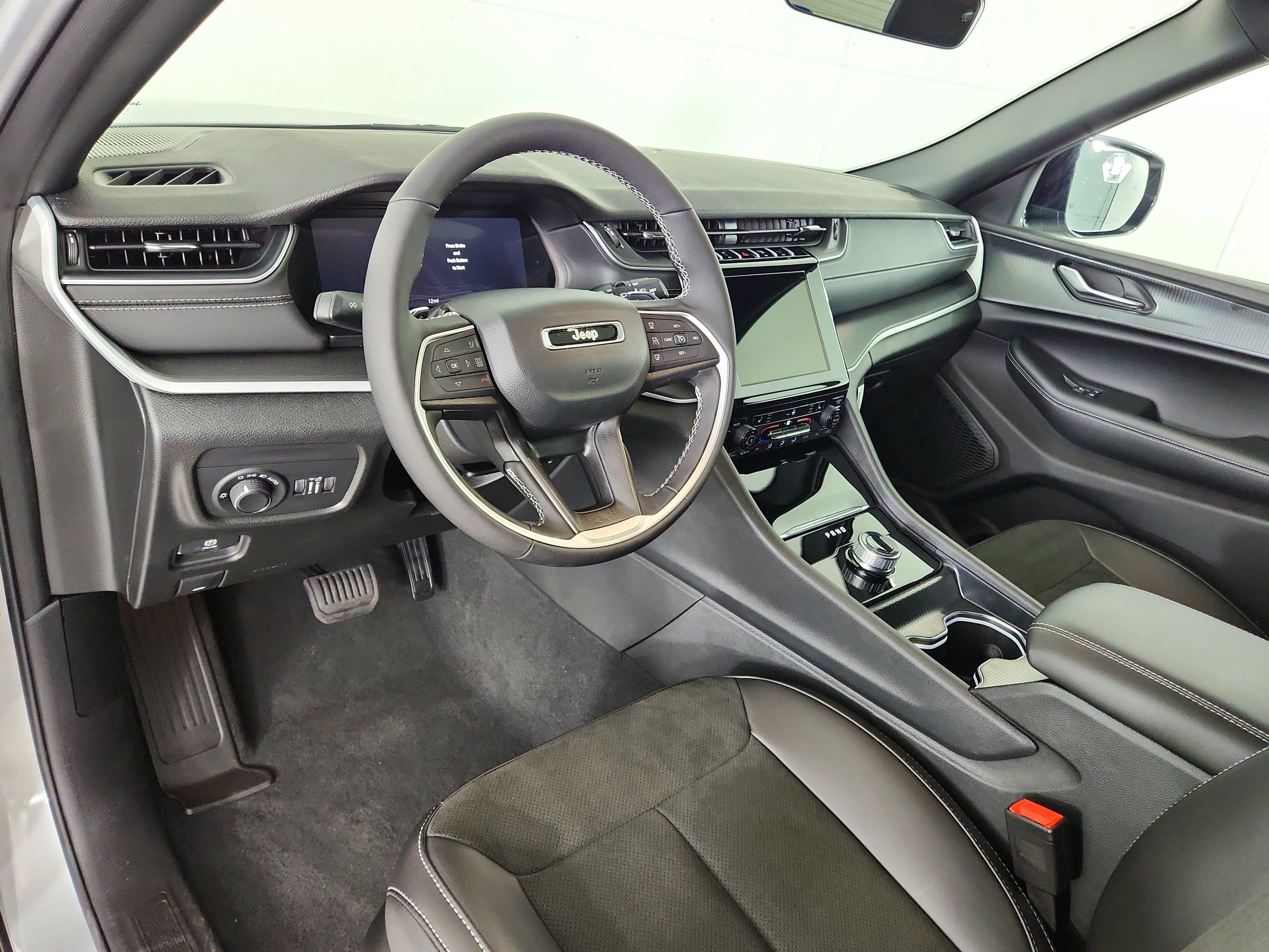 2025 Jeep Grand Cherokee JEEP GRAND CHEROKEE LAREDO 4X4