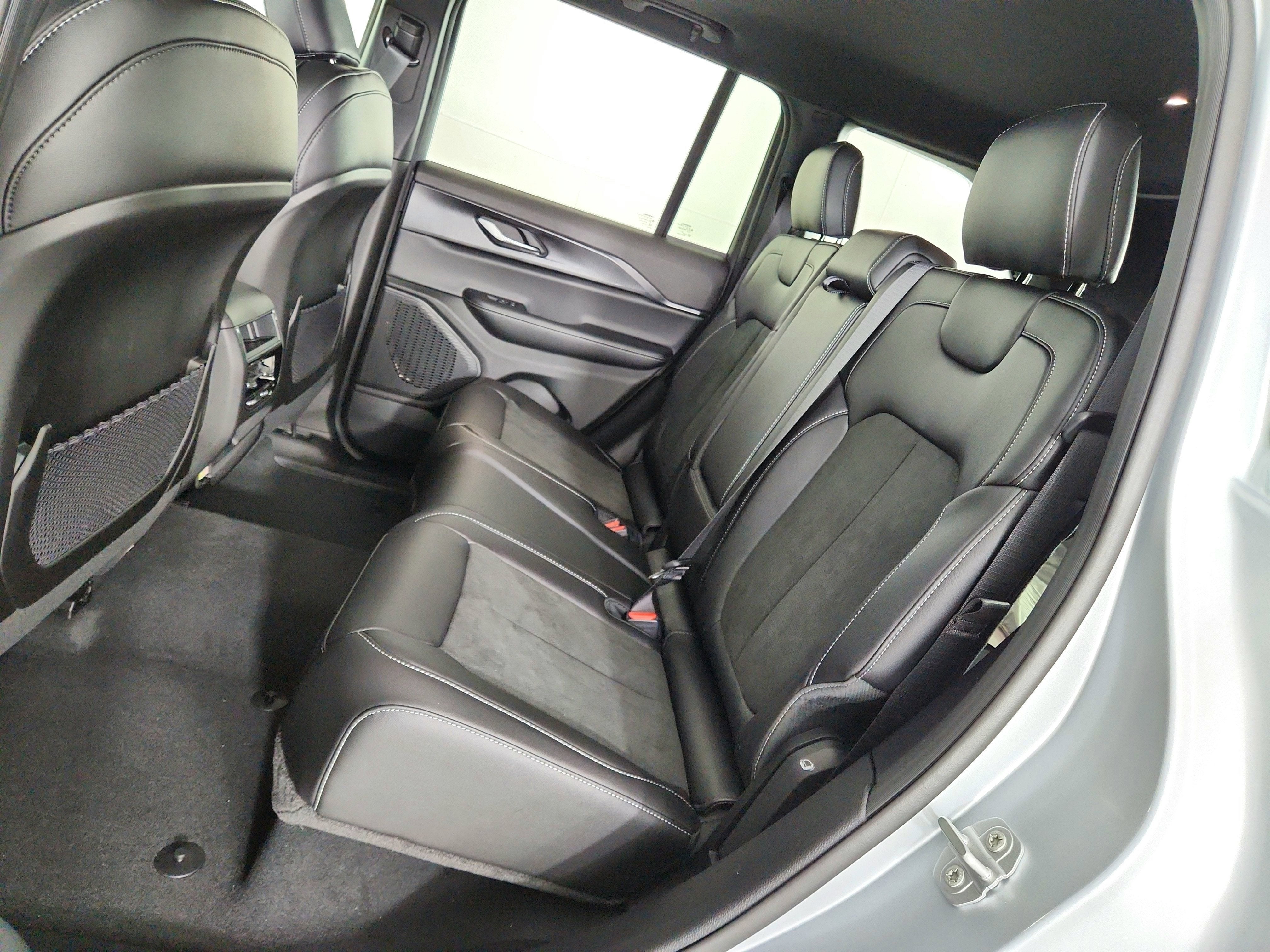 2025 Jeep Grand Cherokee JEEP GRAND CHEROKEE LAREDO 4X4