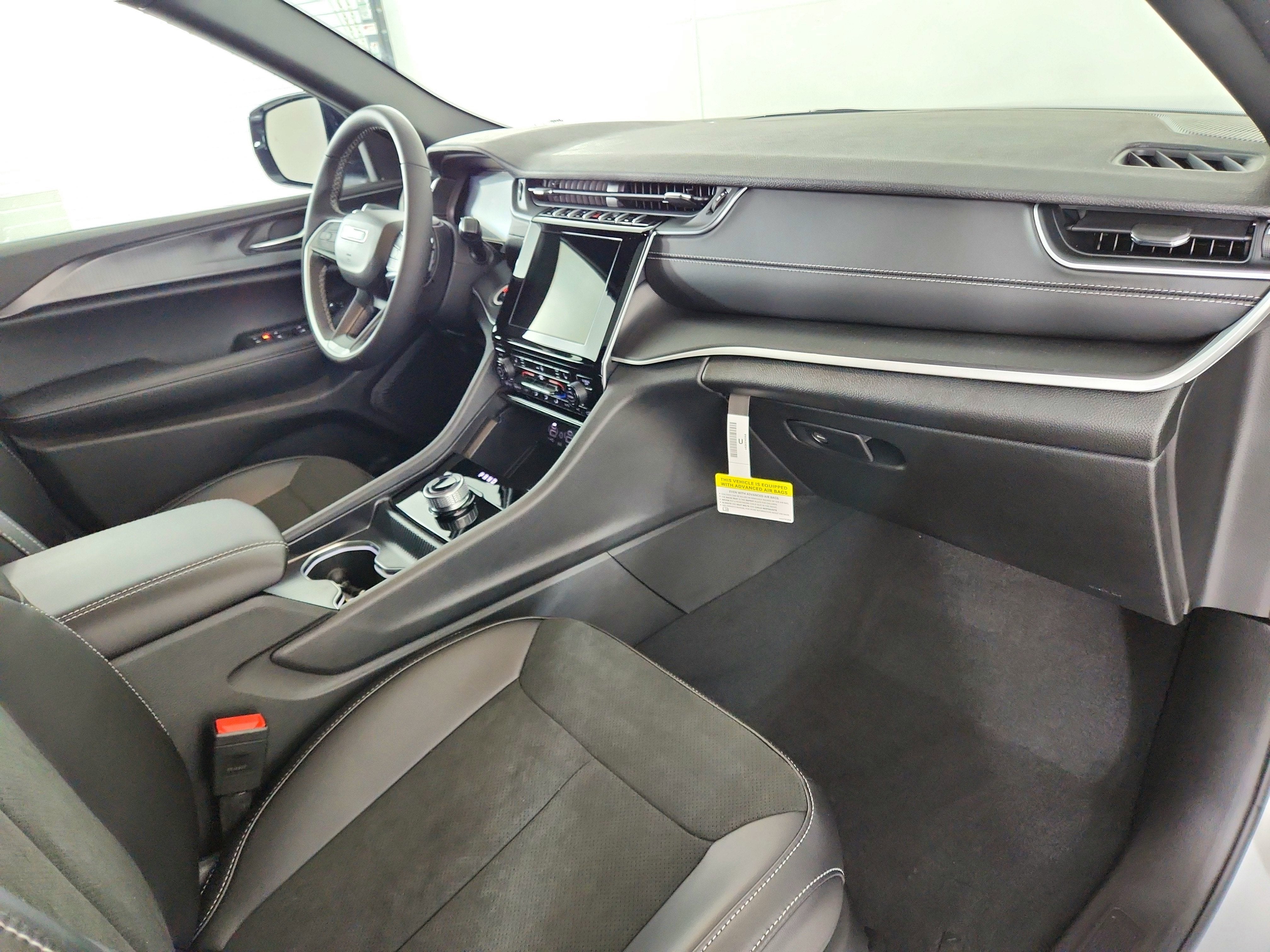 2025 Jeep Grand Cherokee JEEP GRAND CHEROKEE LAREDO 4X4