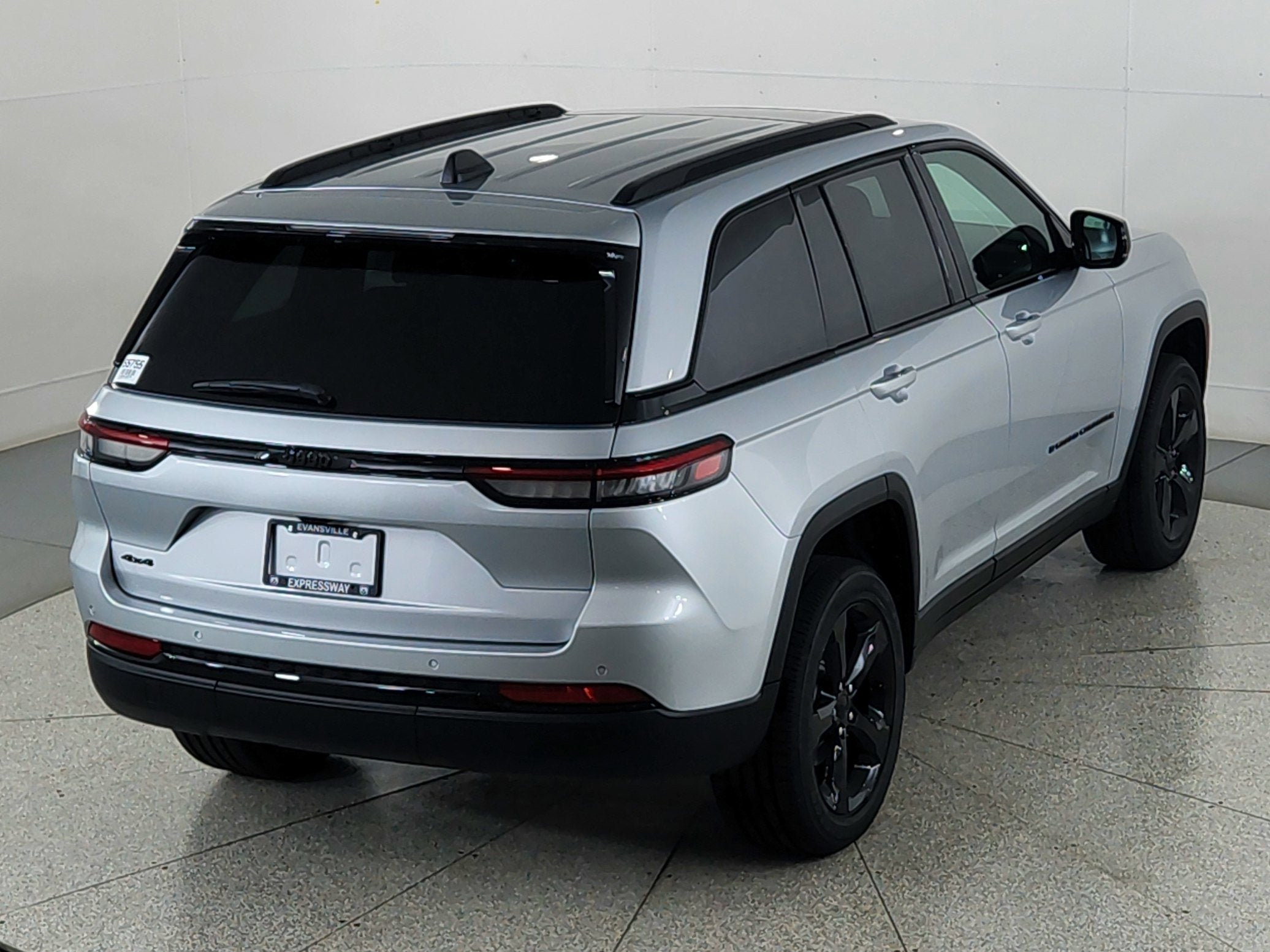 2025 Jeep Grand Cherokee JEEP GRAND CHEROKEE LAREDO 4X4