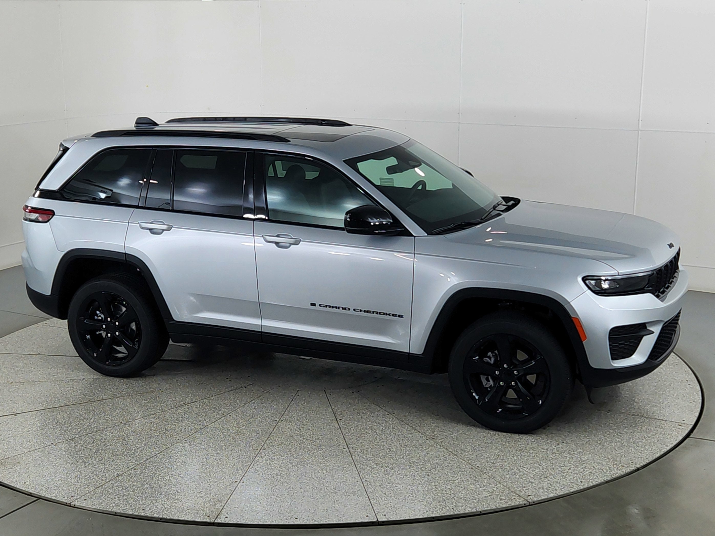 2025 Jeep Grand Cherokee JEEP GRAND CHEROKEE LAREDO 4X4