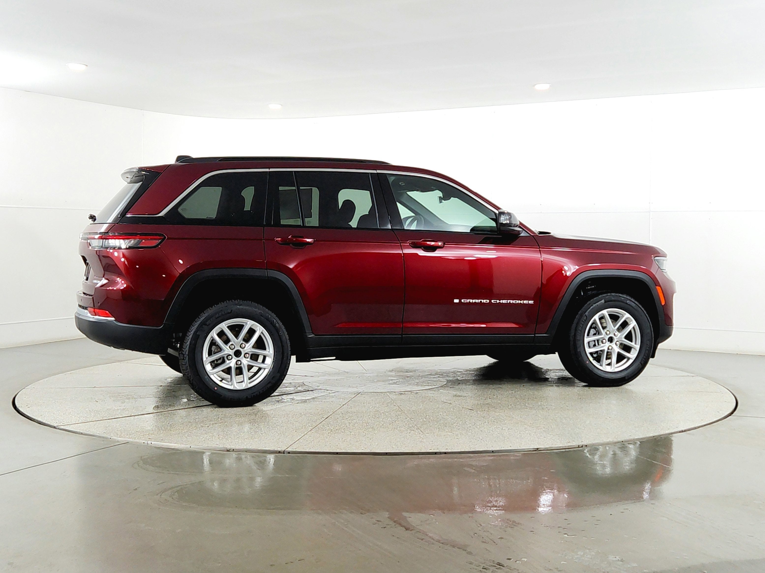 2026 Jeep Grand Cherokee JEEP GRAND CHEROKEE LAREDO 4X4