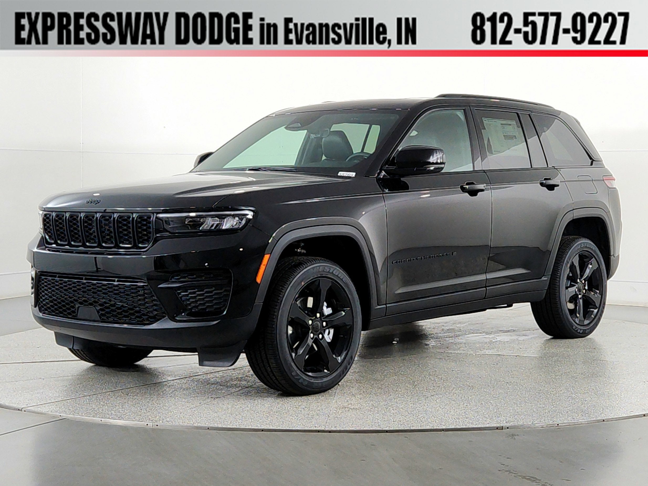 2025 Jeep Grand Cherokee JEEP GRAND CHEROKEE LAREDO 4X4