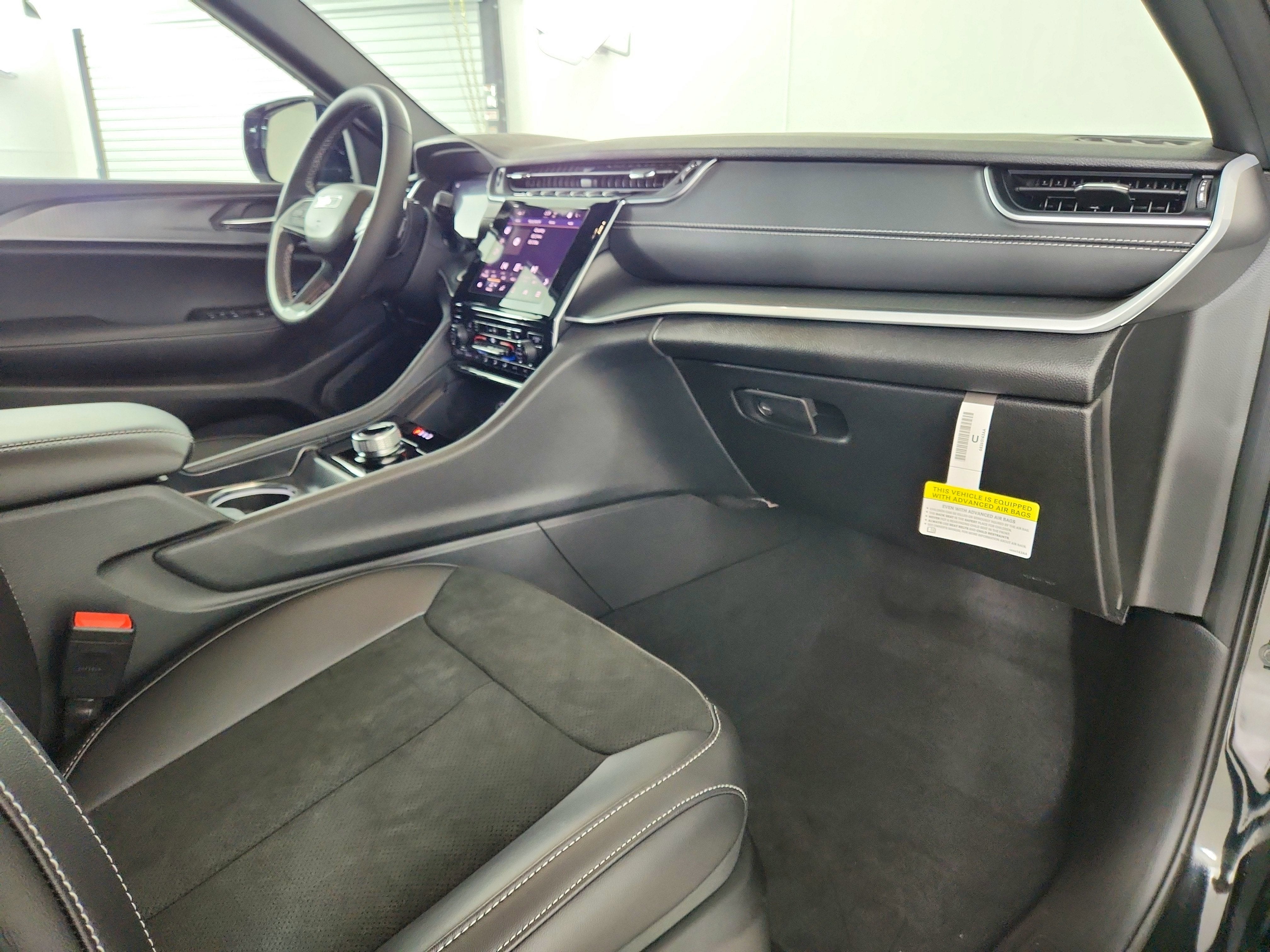 2025 Jeep Grand Cherokee JEEP GRAND CHEROKEE LAREDO 4X4