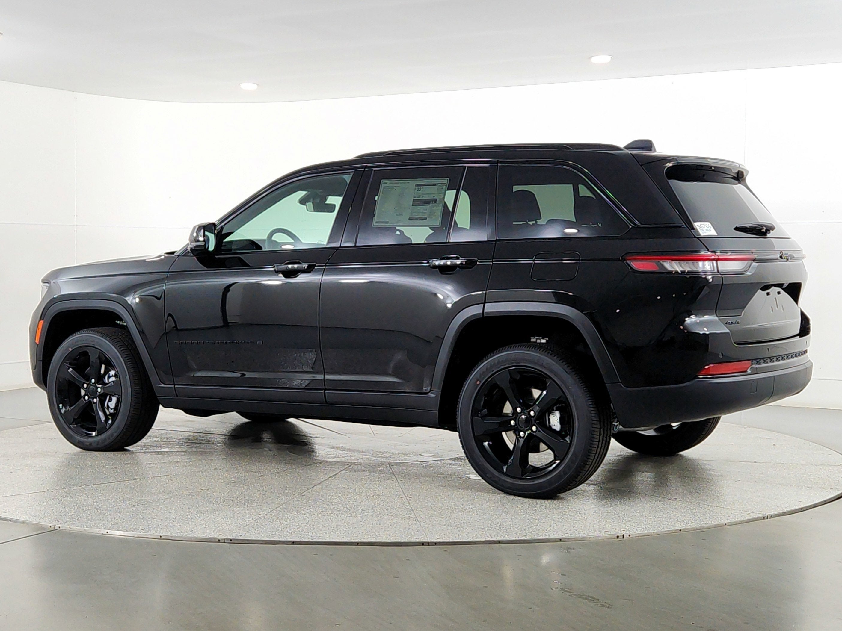 2025 Jeep Grand Cherokee JEEP GRAND CHEROKEE LAREDO 4X4