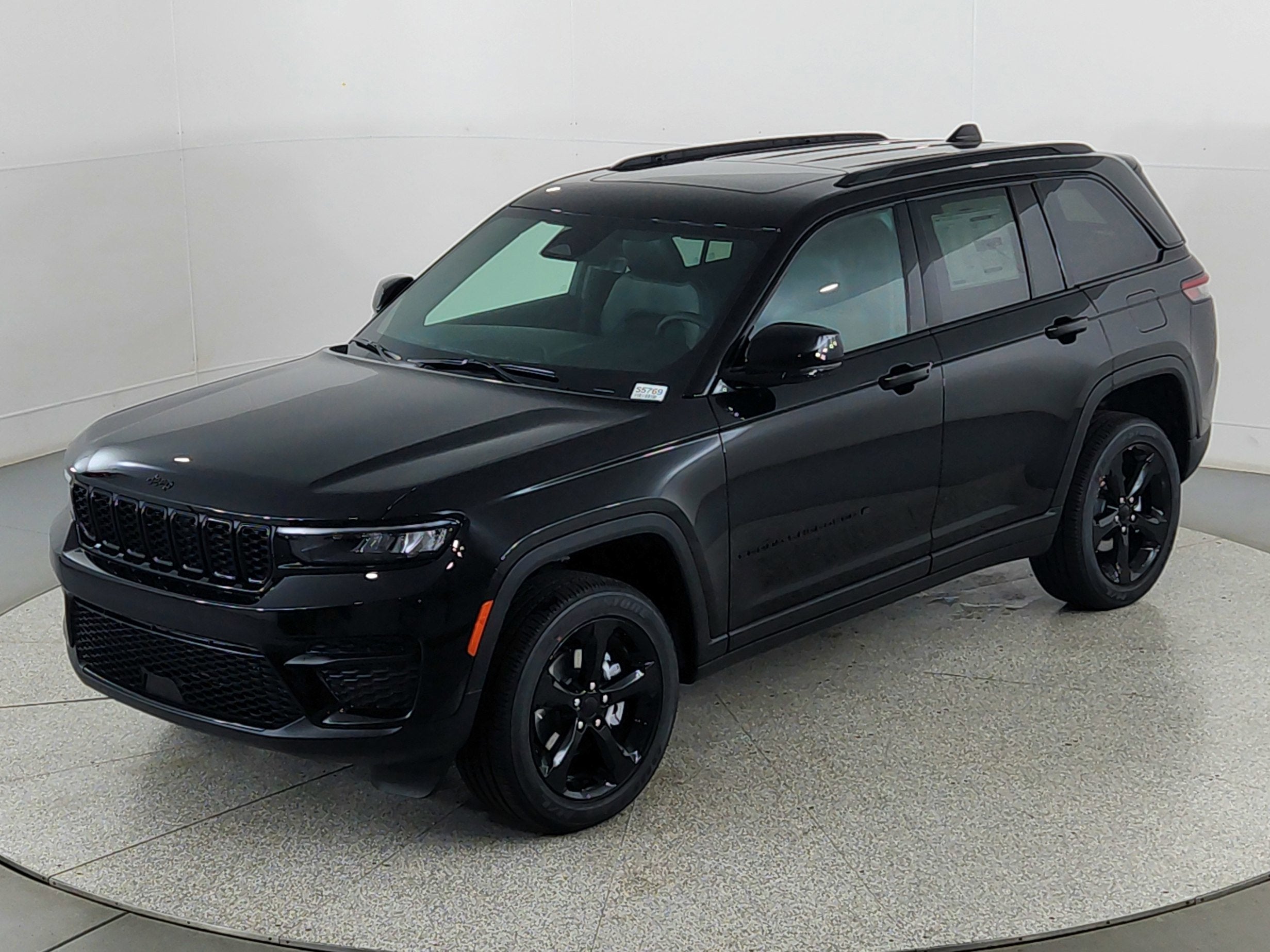 2025 Jeep Grand Cherokee JEEP GRAND CHEROKEE LAREDO 4X4