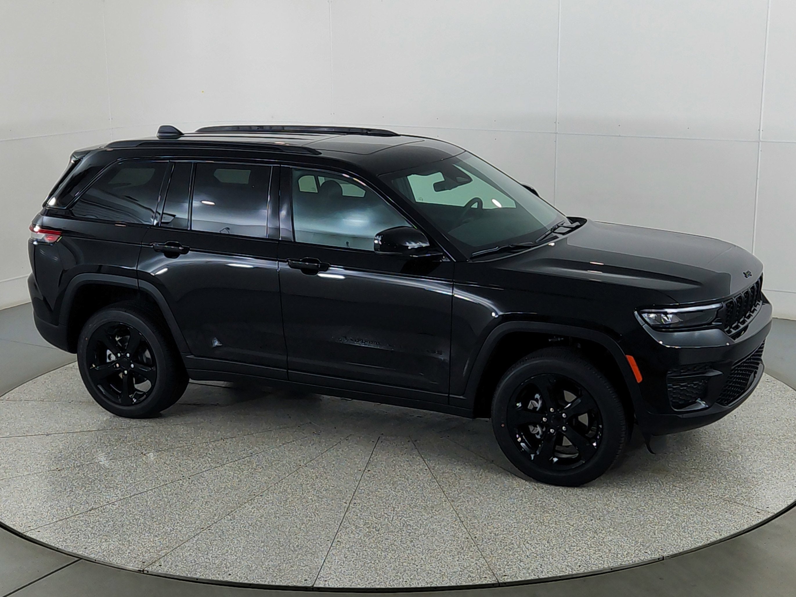 2025 Jeep Grand Cherokee JEEP GRAND CHEROKEE LAREDO 4X4