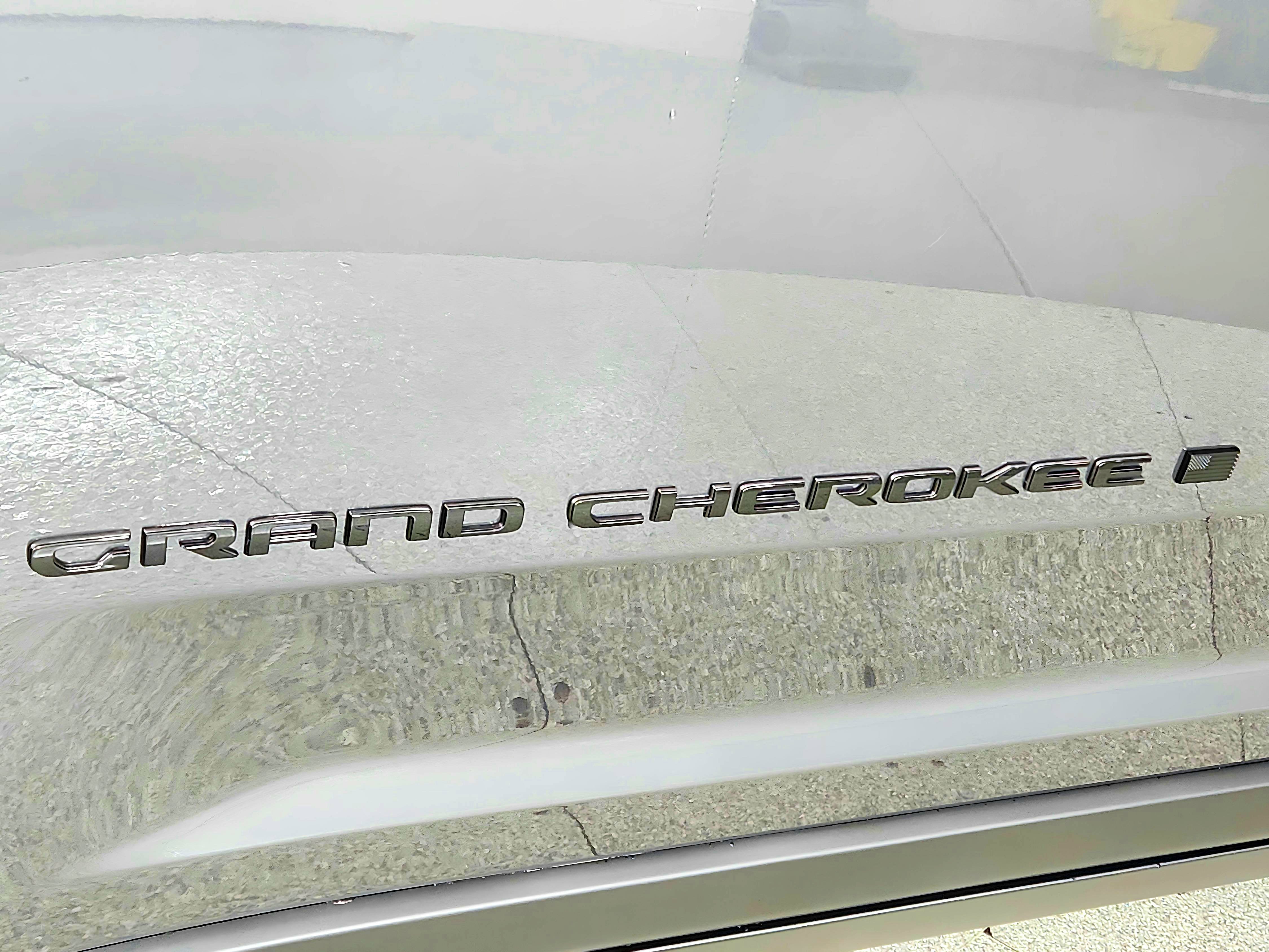 2025 Jeep Grand Cherokee JEEP GRAND CHEROKEE LAREDO 4X4