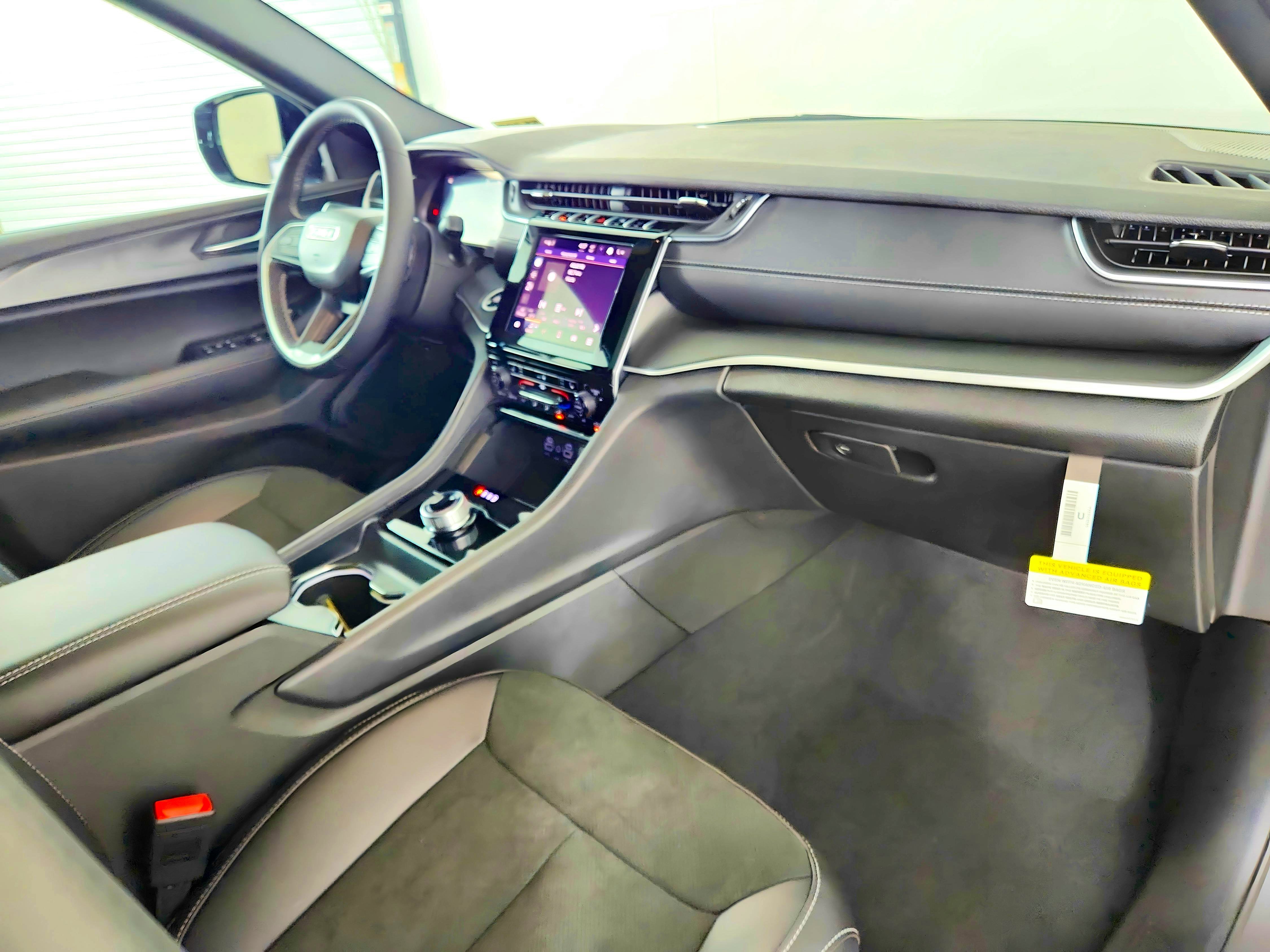 2025 Jeep Grand Cherokee JEEP GRAND CHEROKEE LAREDO 4X4