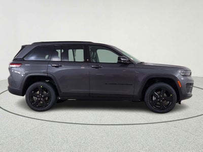 2025 Jeep Grand Cherokee JEEP GRAND CHEROKEE LAREDO 4X4