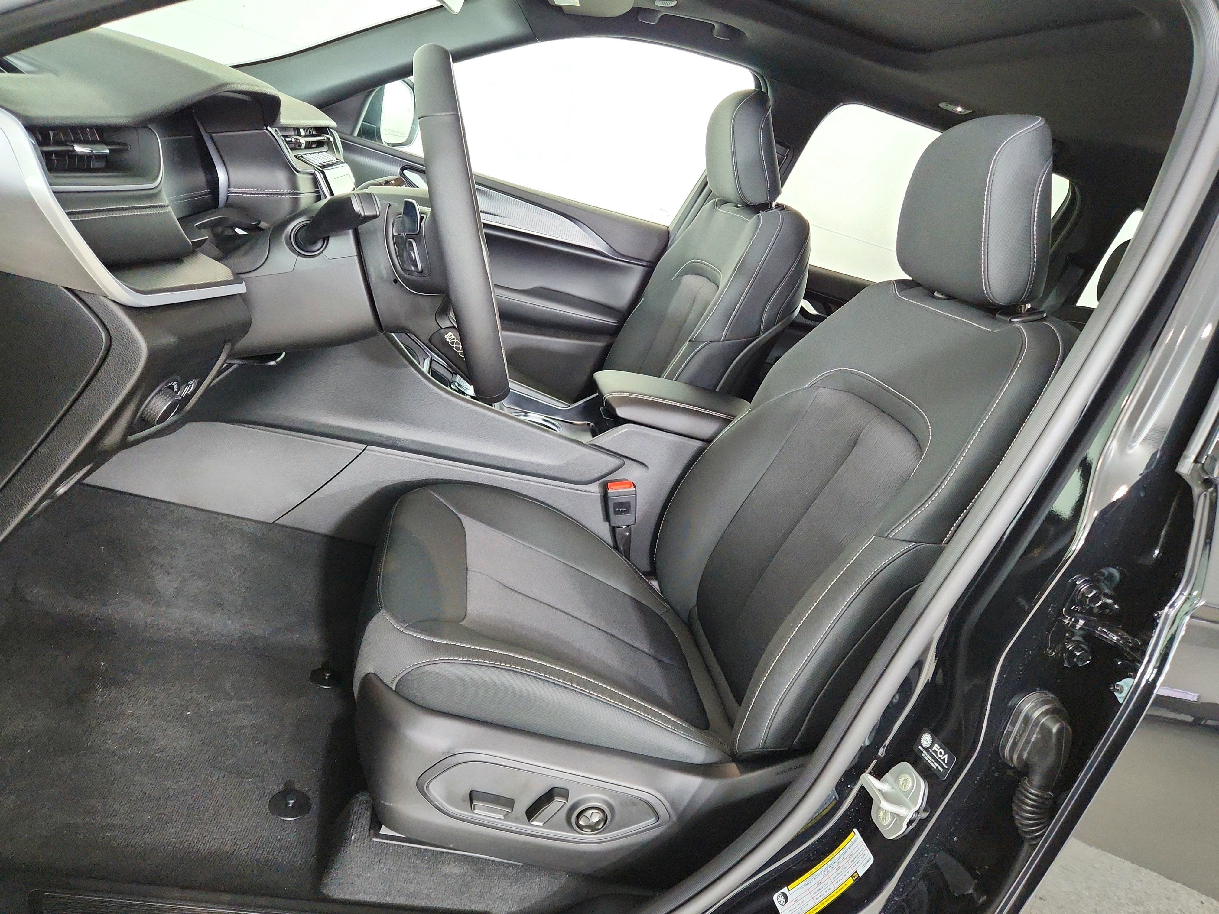 2026 Jeep Grand Cherokee JEEP GRAND CHEROKEE LAREDO 4X4