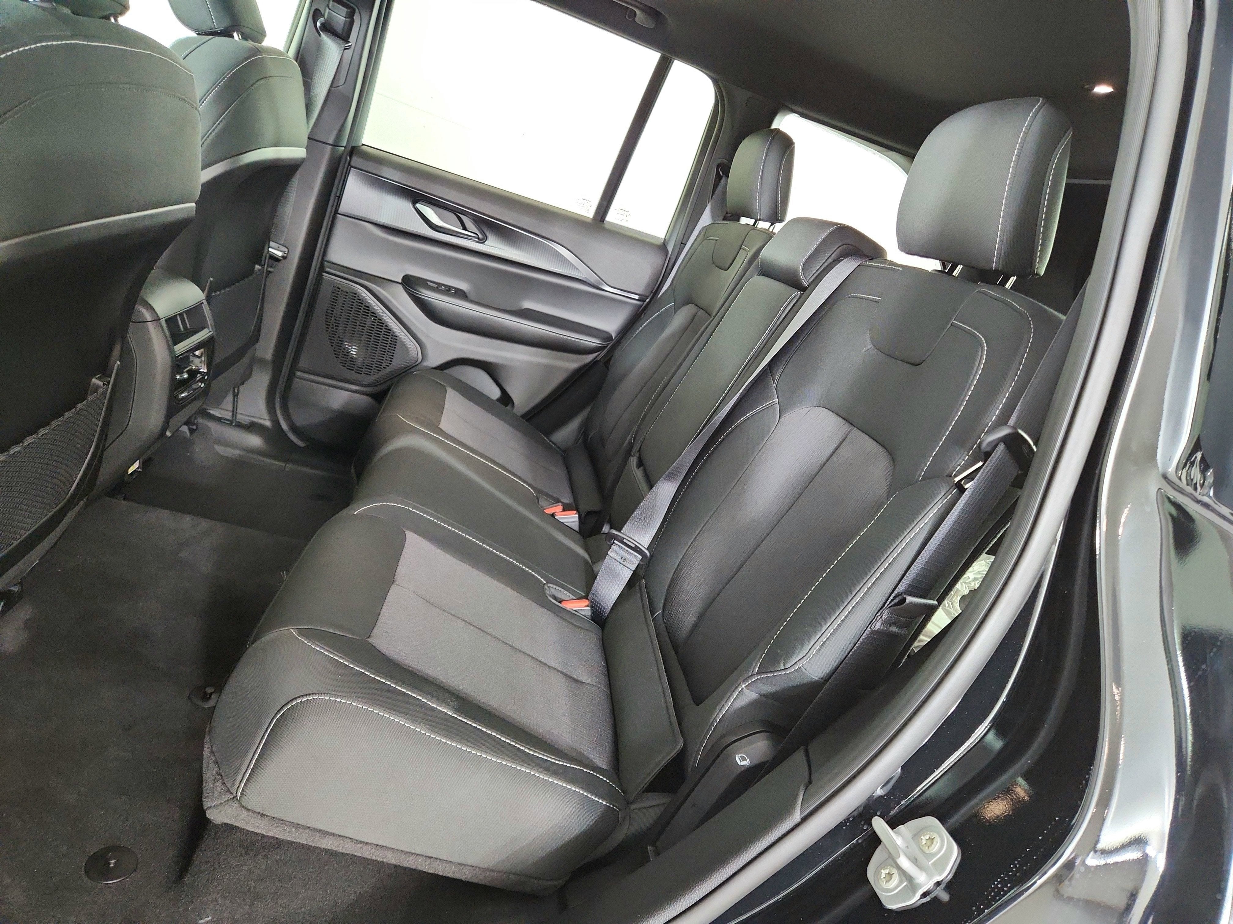 2026 Jeep Grand Cherokee JEEP GRAND CHEROKEE LAREDO 4X4