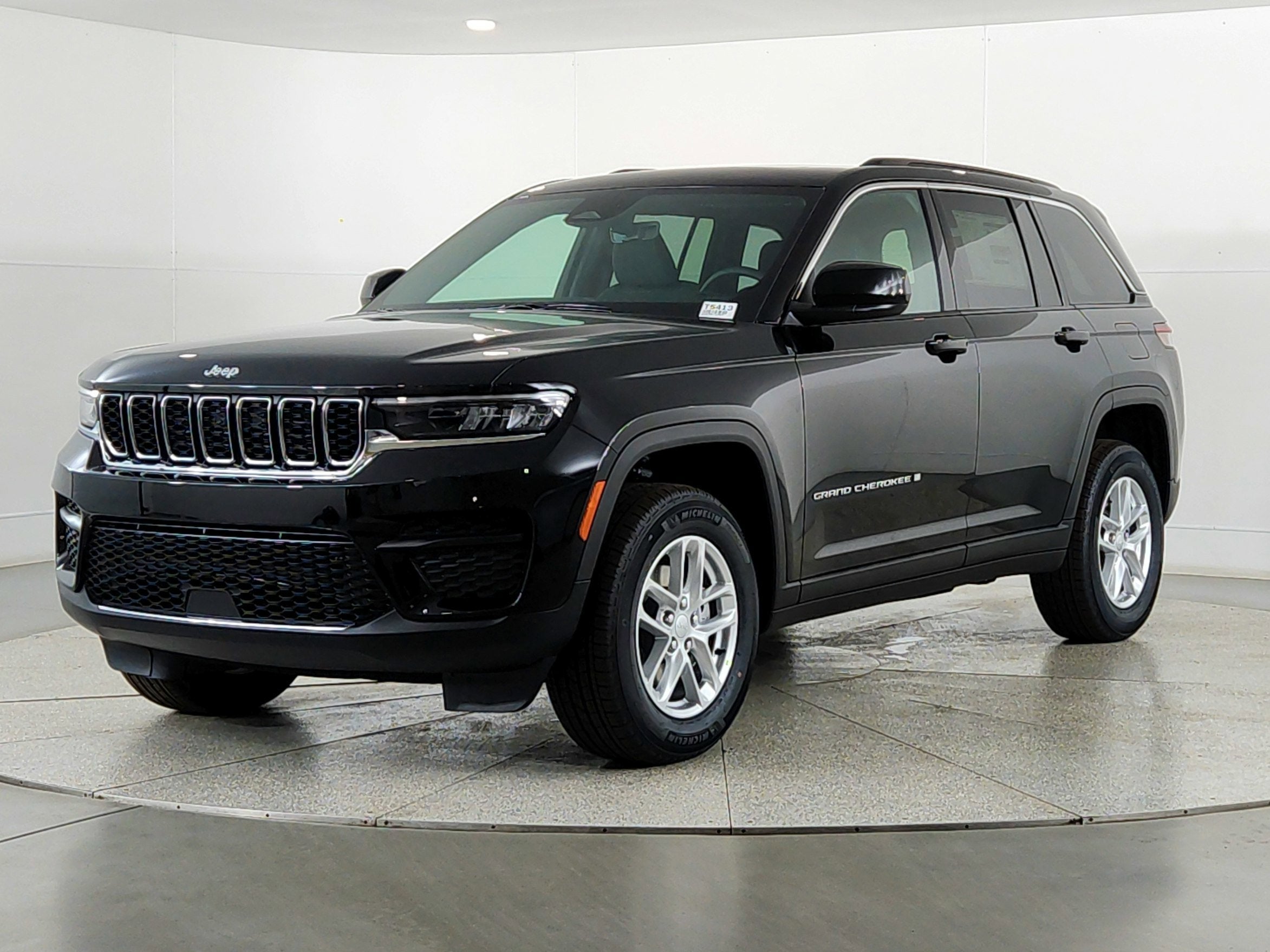 2026 Jeep Grand Cherokee JEEP GRAND CHEROKEE LAREDO 4X4