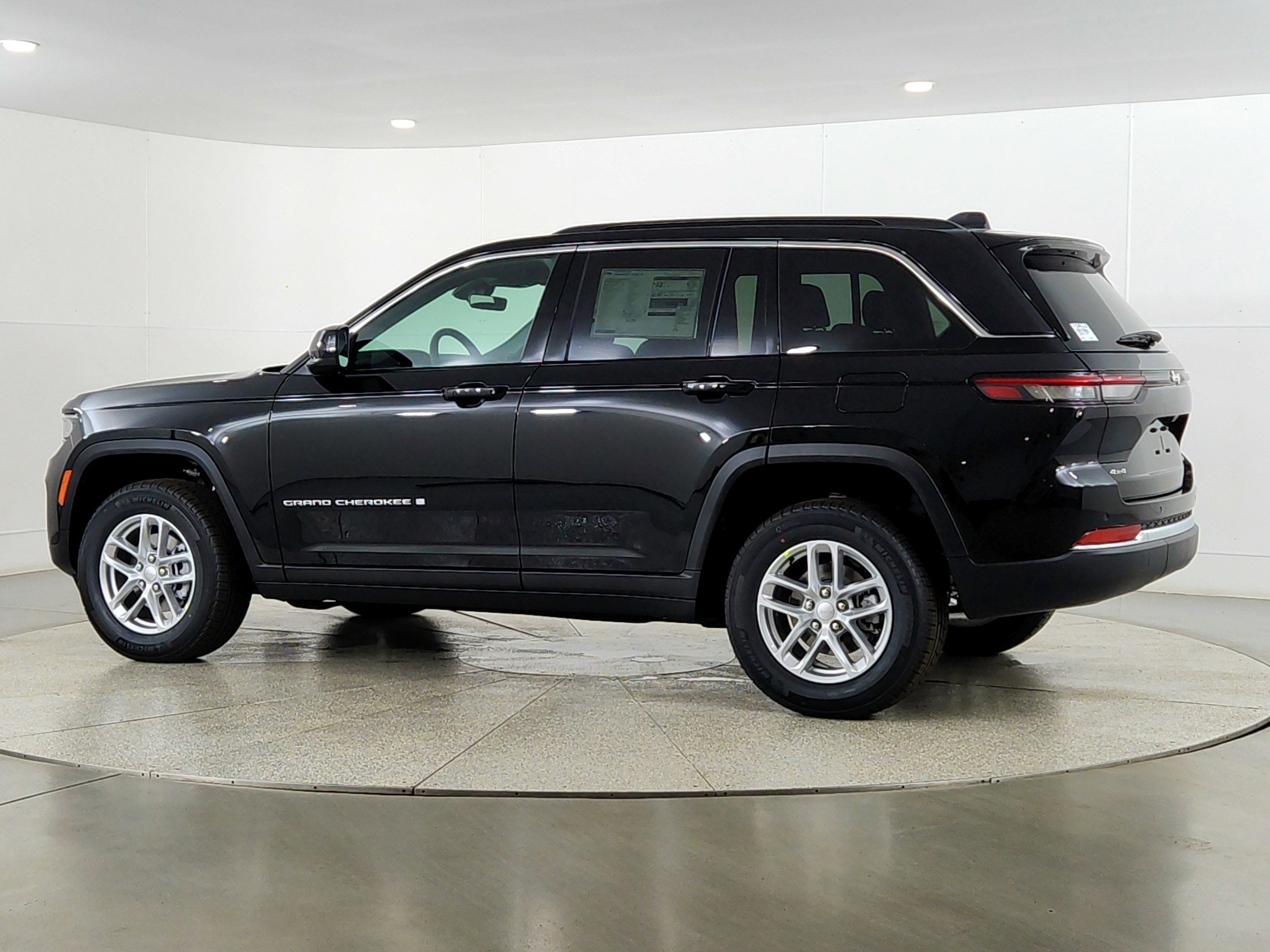 2026 Jeep Grand Cherokee JEEP GRAND CHEROKEE LAREDO 4X4