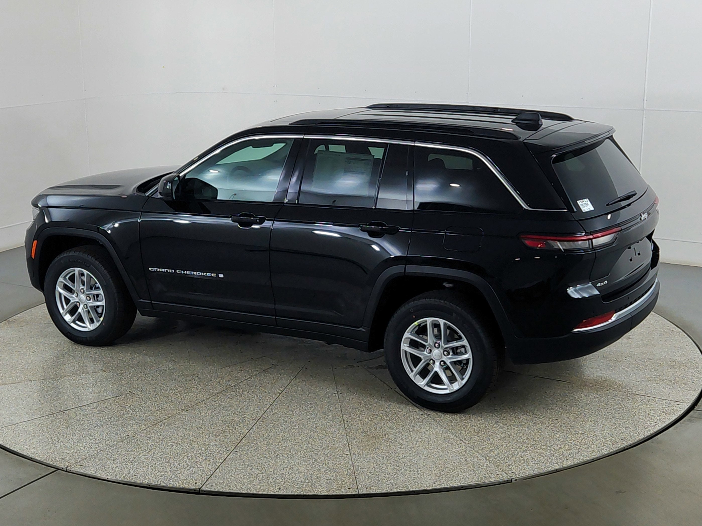 2026 Jeep Grand Cherokee JEEP GRAND CHEROKEE LAREDO 4X4