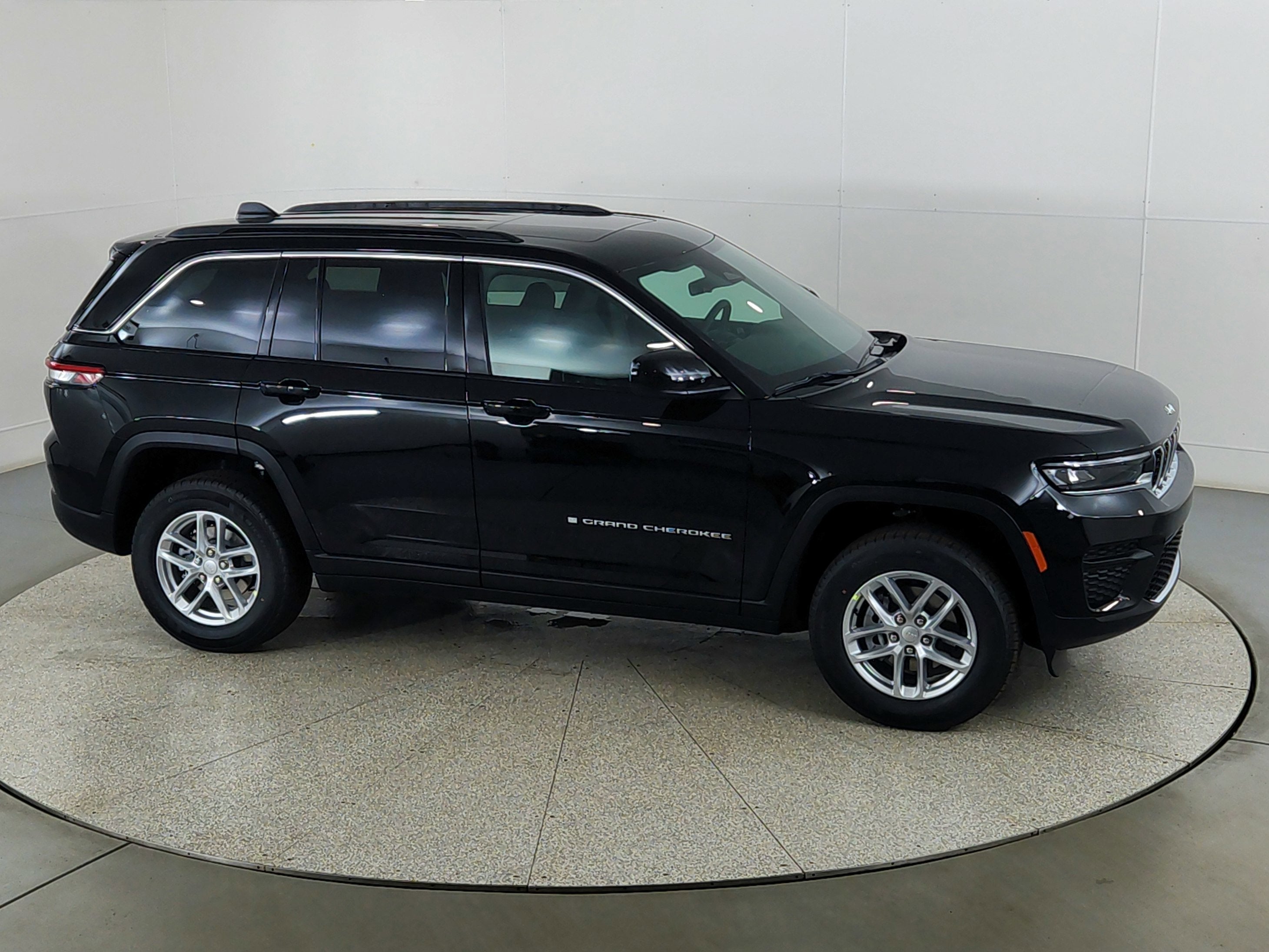 2026 Jeep Grand Cherokee JEEP GRAND CHEROKEE LAREDO 4X4