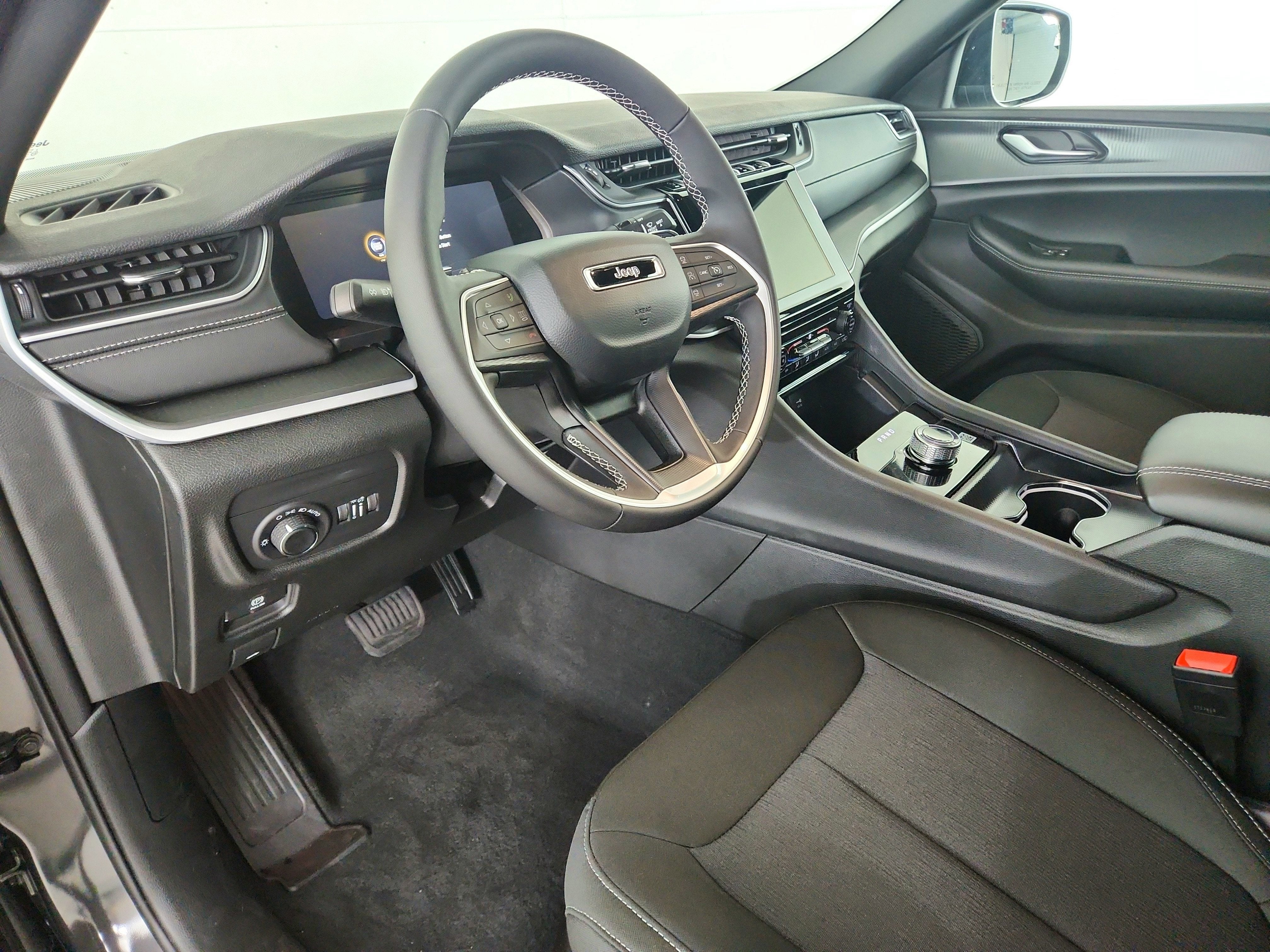 2026 Jeep Grand Cherokee JEEP GRAND CHEROKEE LAREDO 4X4