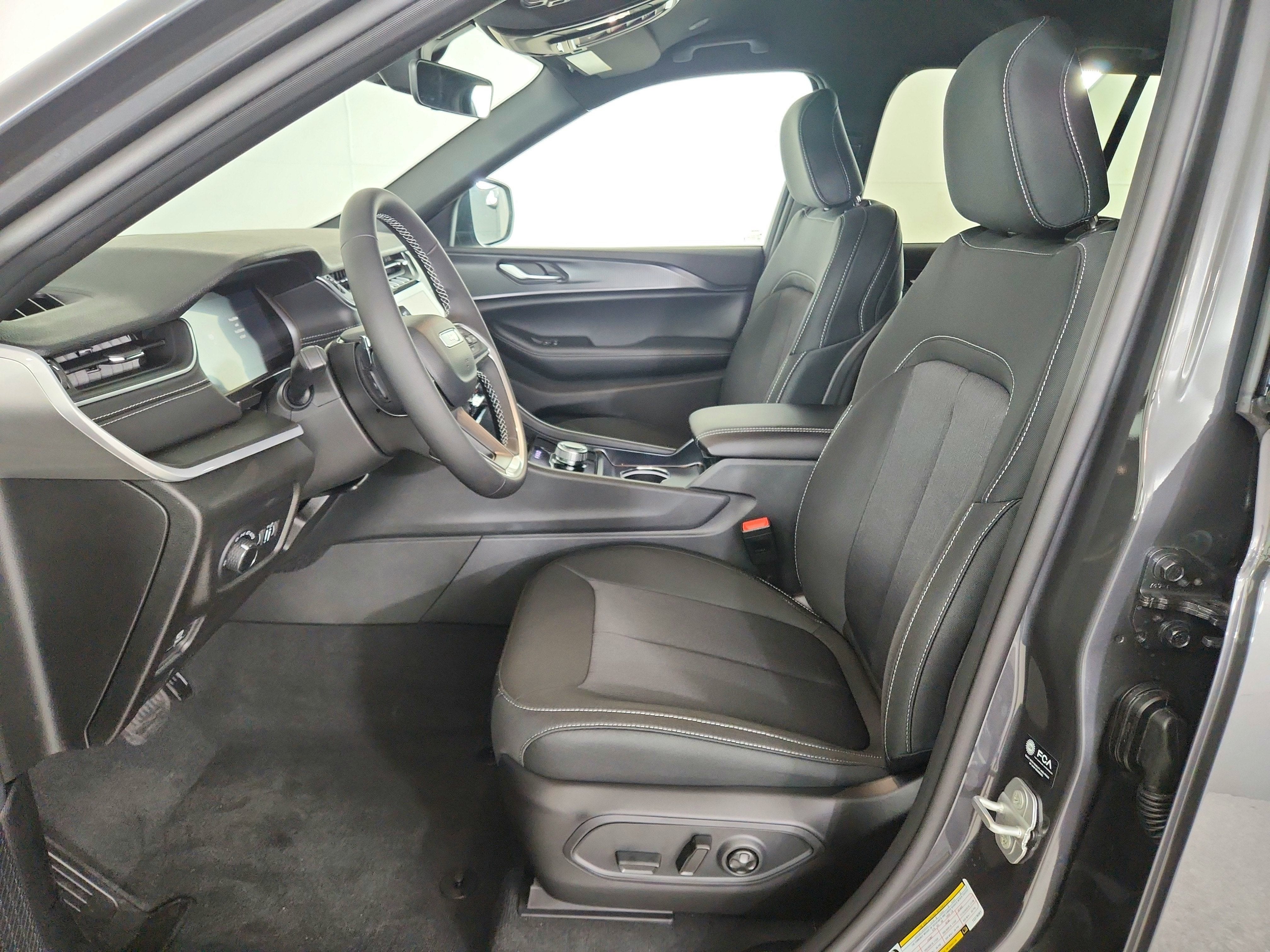 2026 Jeep Grand Cherokee JEEP GRAND CHEROKEE LAREDO 4X4