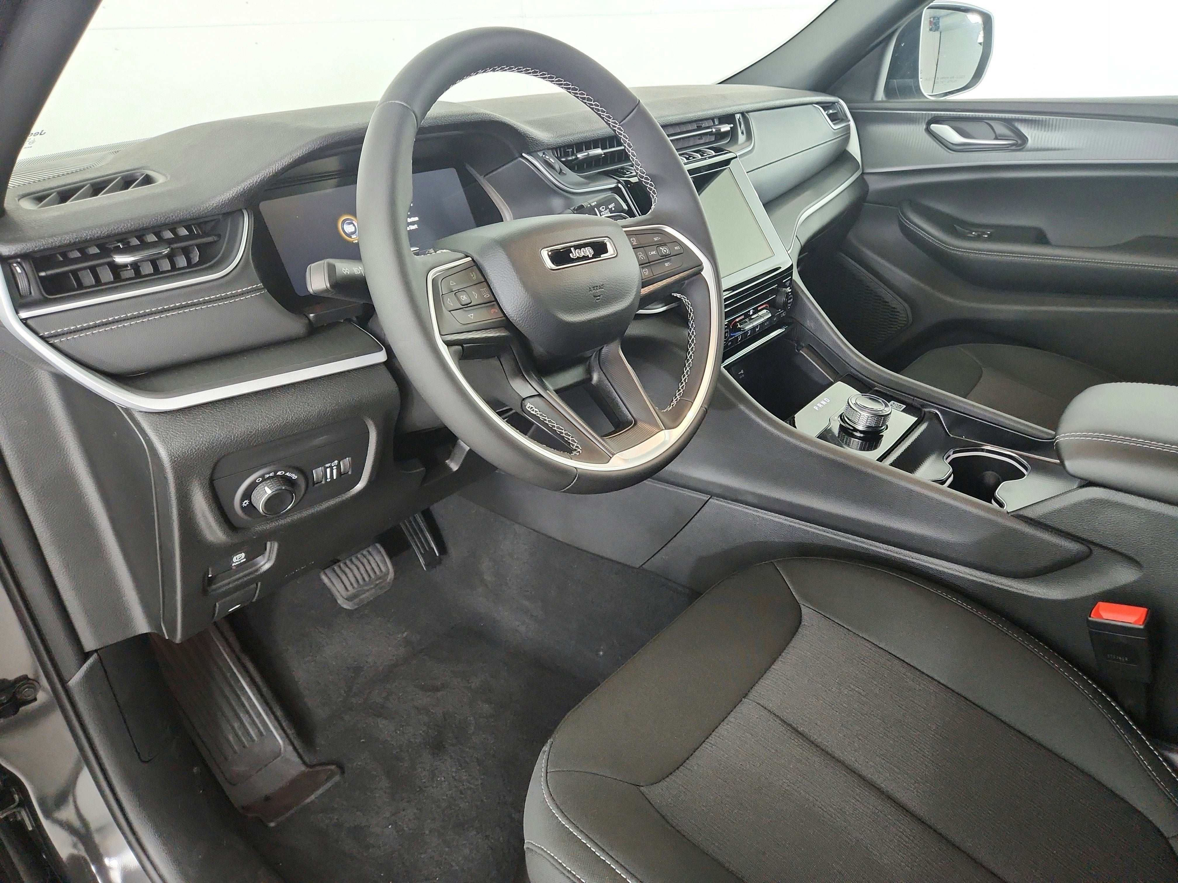 2026 Jeep Grand Cherokee JEEP GRAND CHEROKEE LAREDO 4X4