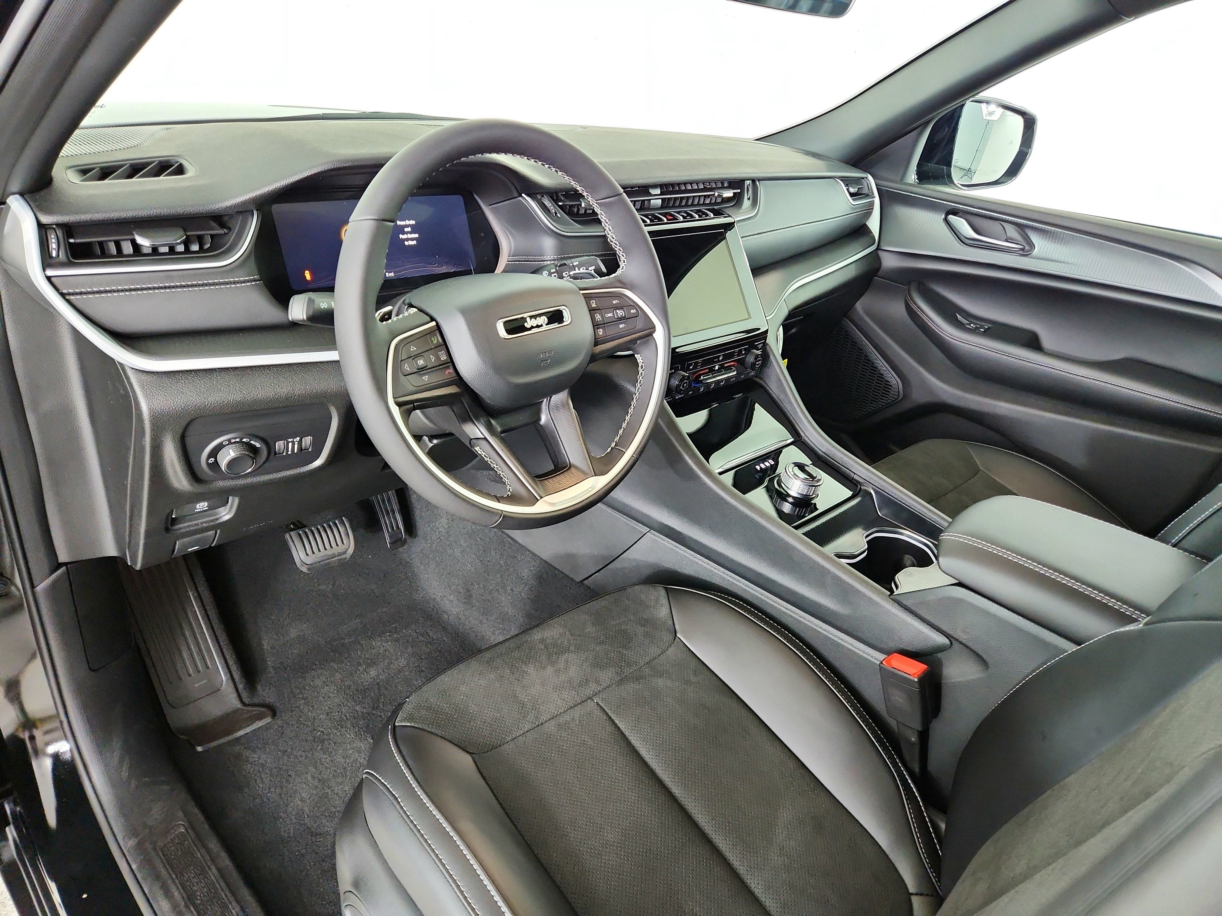 2025 Jeep Grand Cherokee JEEP GRAND CHEROKEE LAREDO 4X4