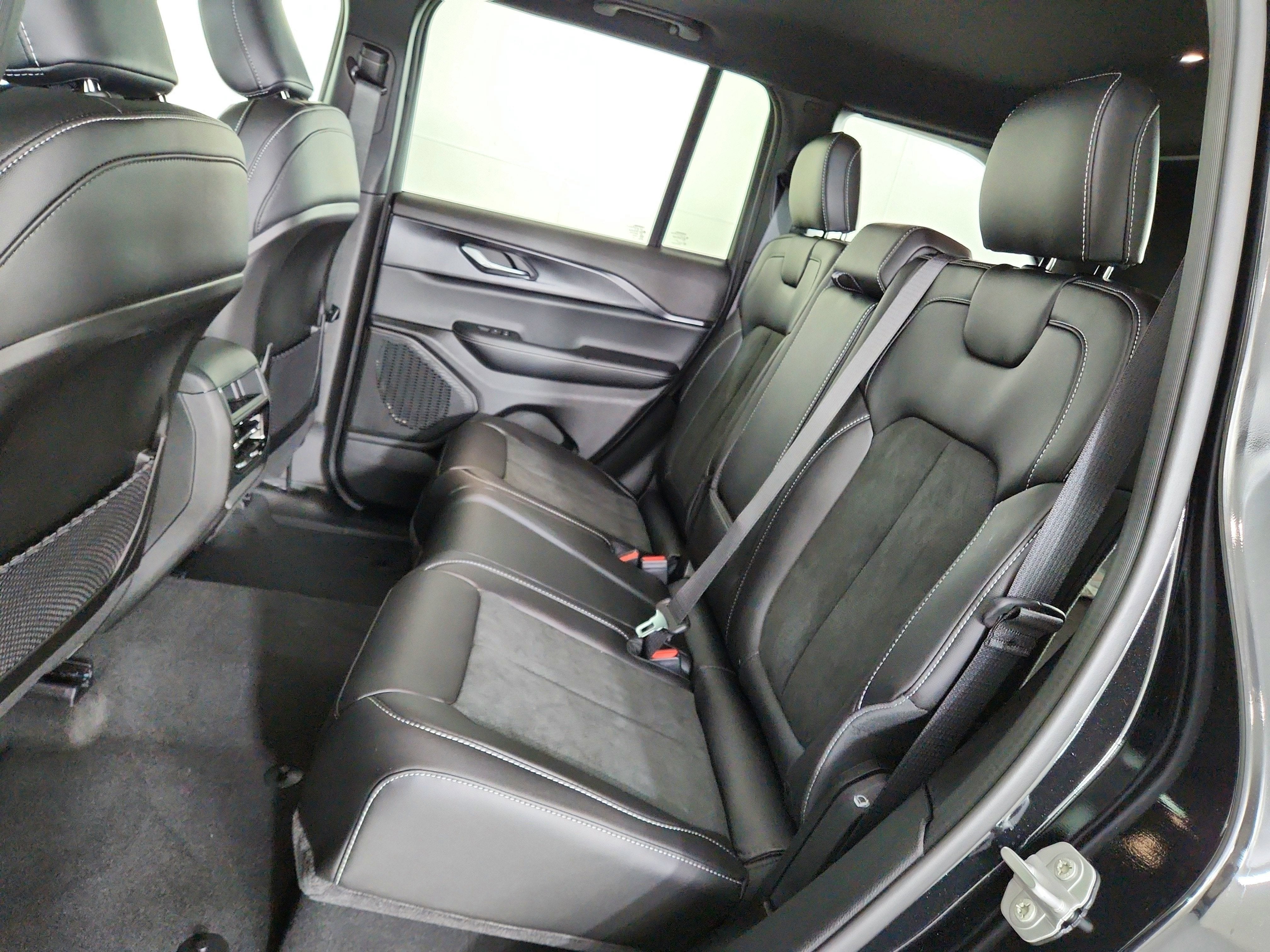 2025 Jeep Grand Cherokee JEEP GRAND CHEROKEE LAREDO 4X4