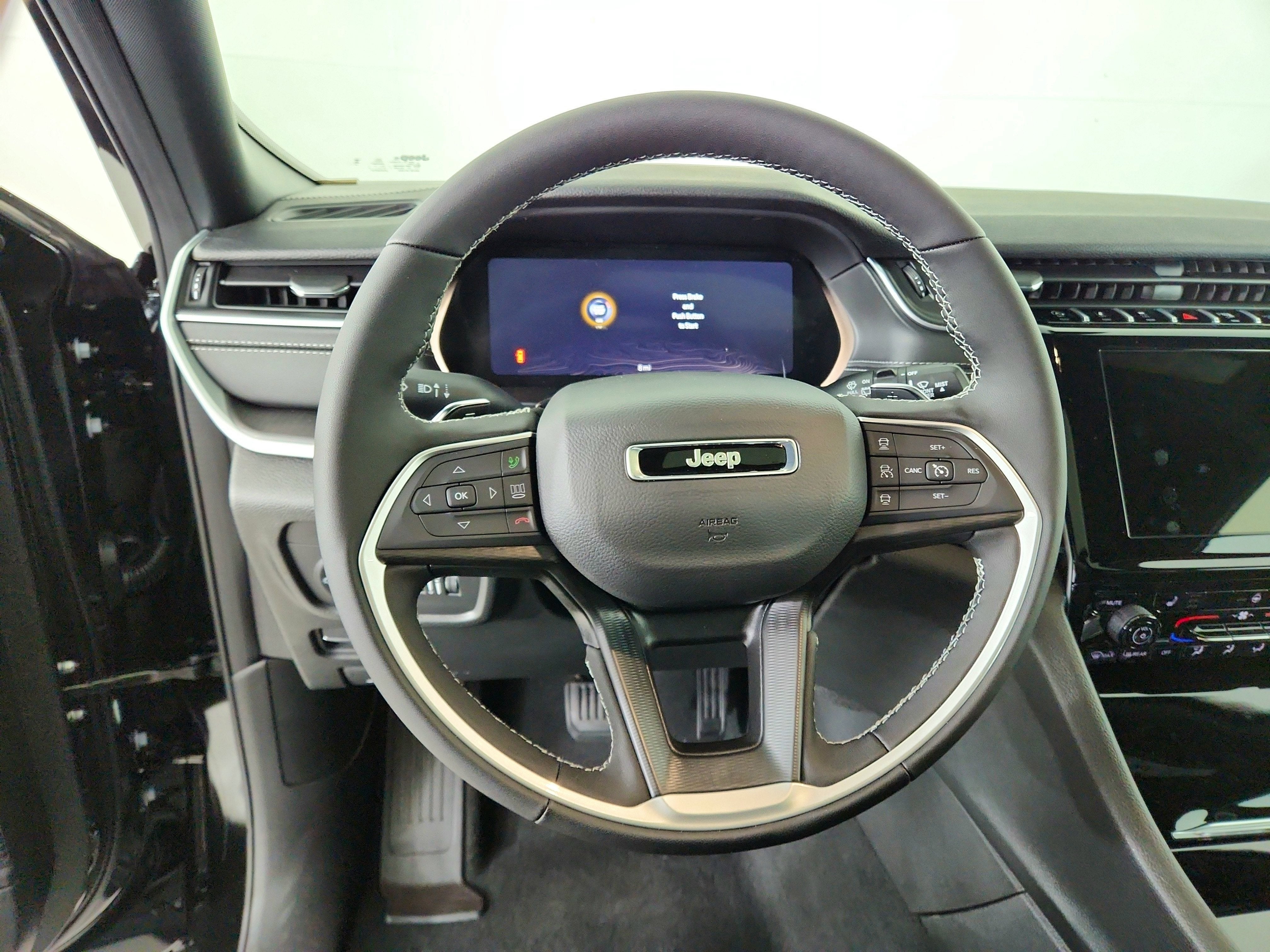 2025 Jeep Grand Cherokee JEEP GRAND CHEROKEE LAREDO 4X4